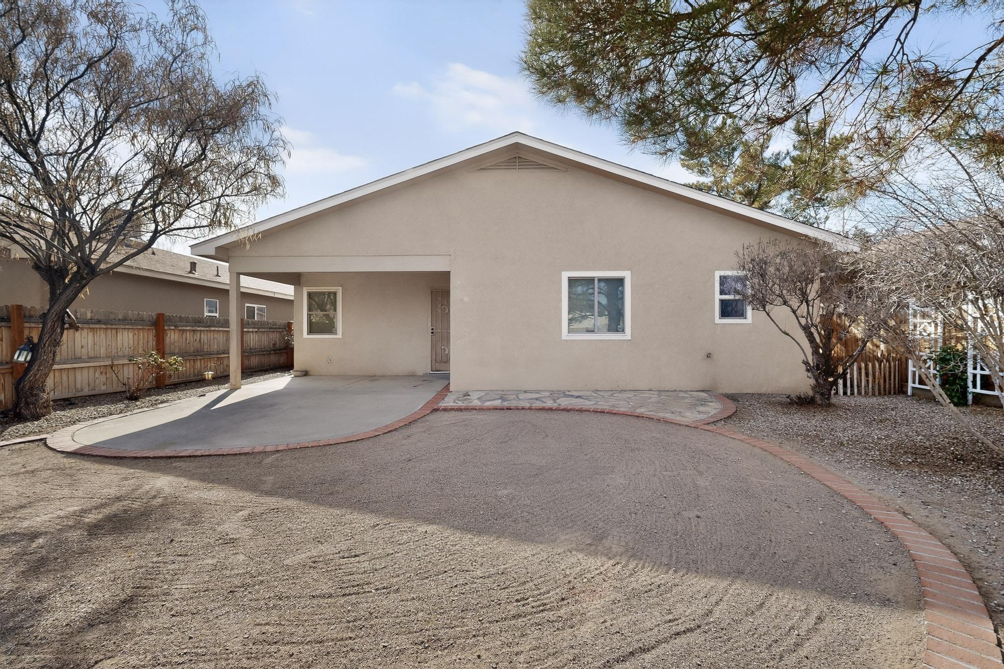 705 Santa Fe Meadows Drive NE