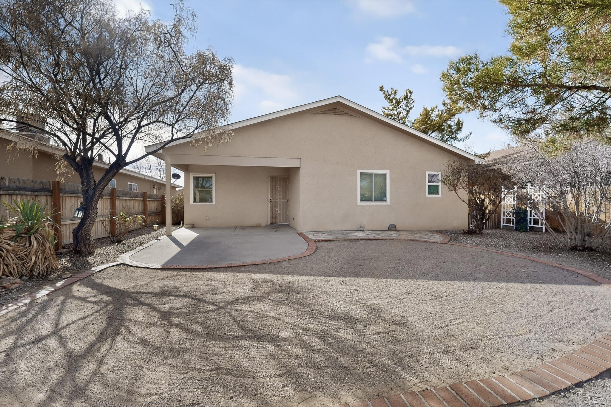 705 Santa Fe Meadows Drive NE