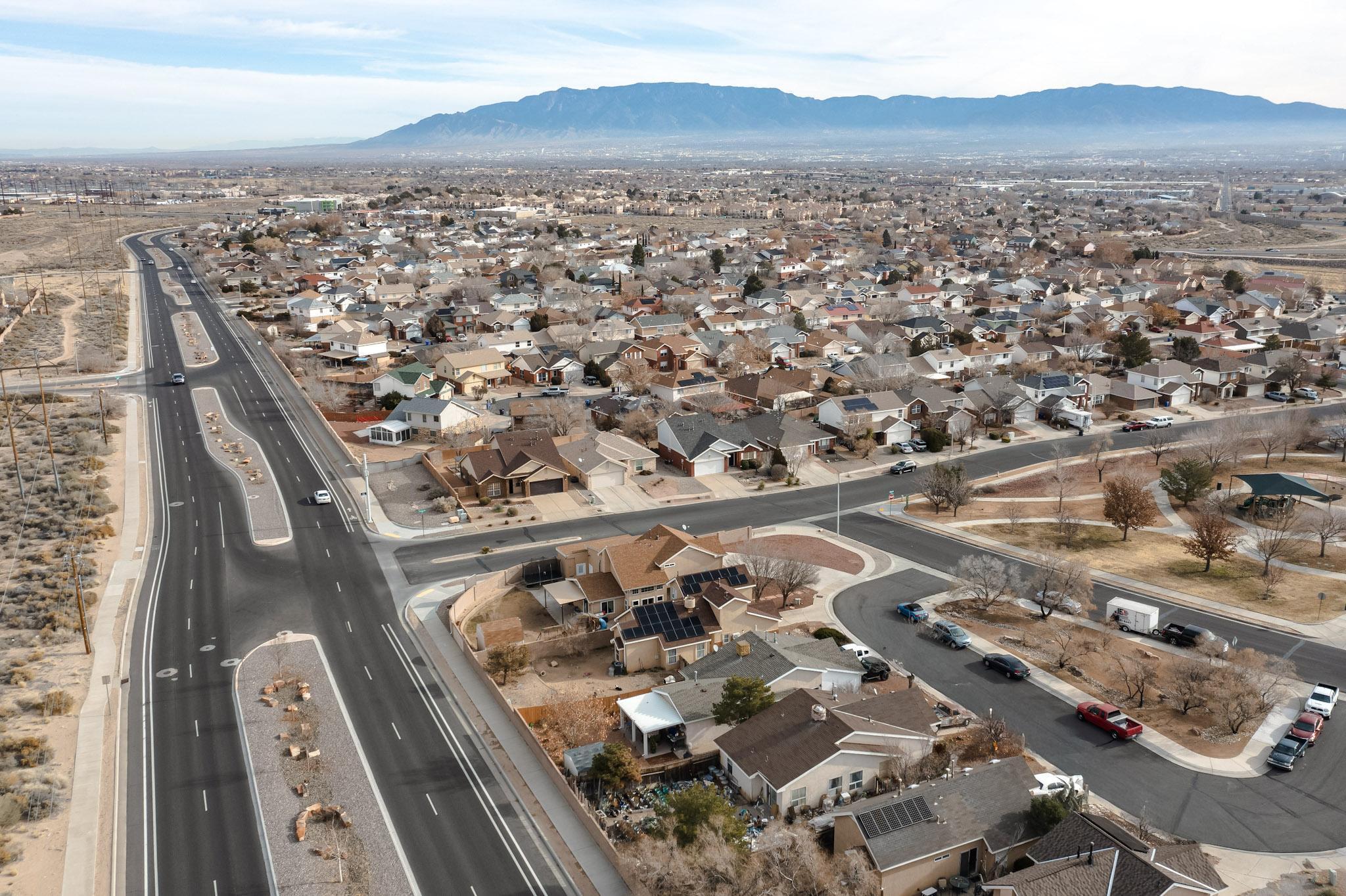 1027 Parkland View Drive NW