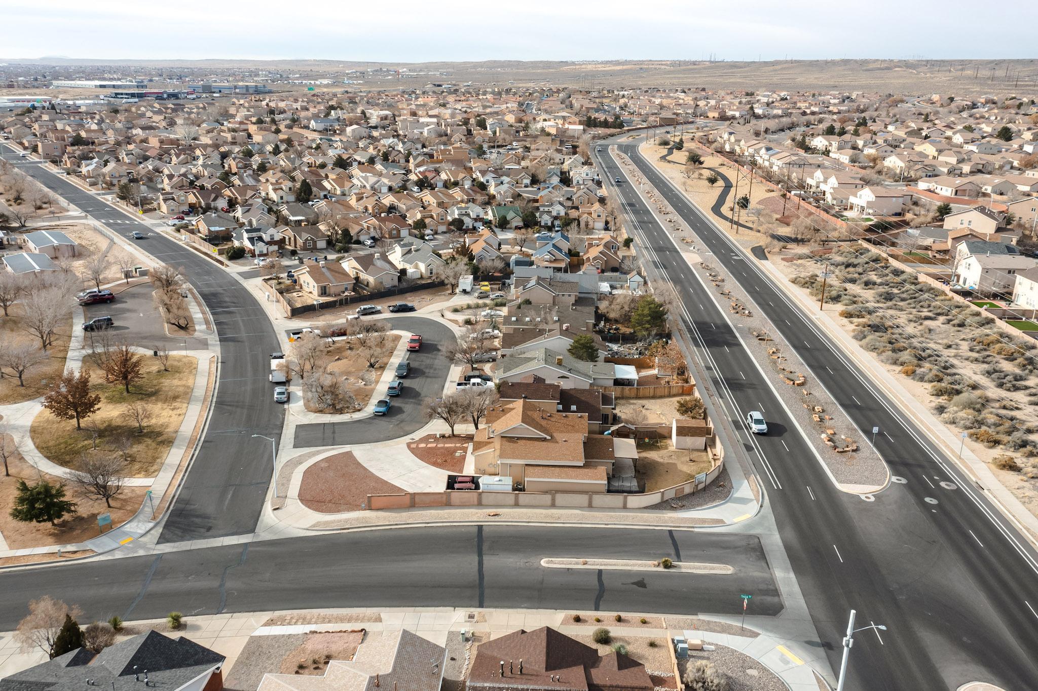 1027 Parkland View Drive NW