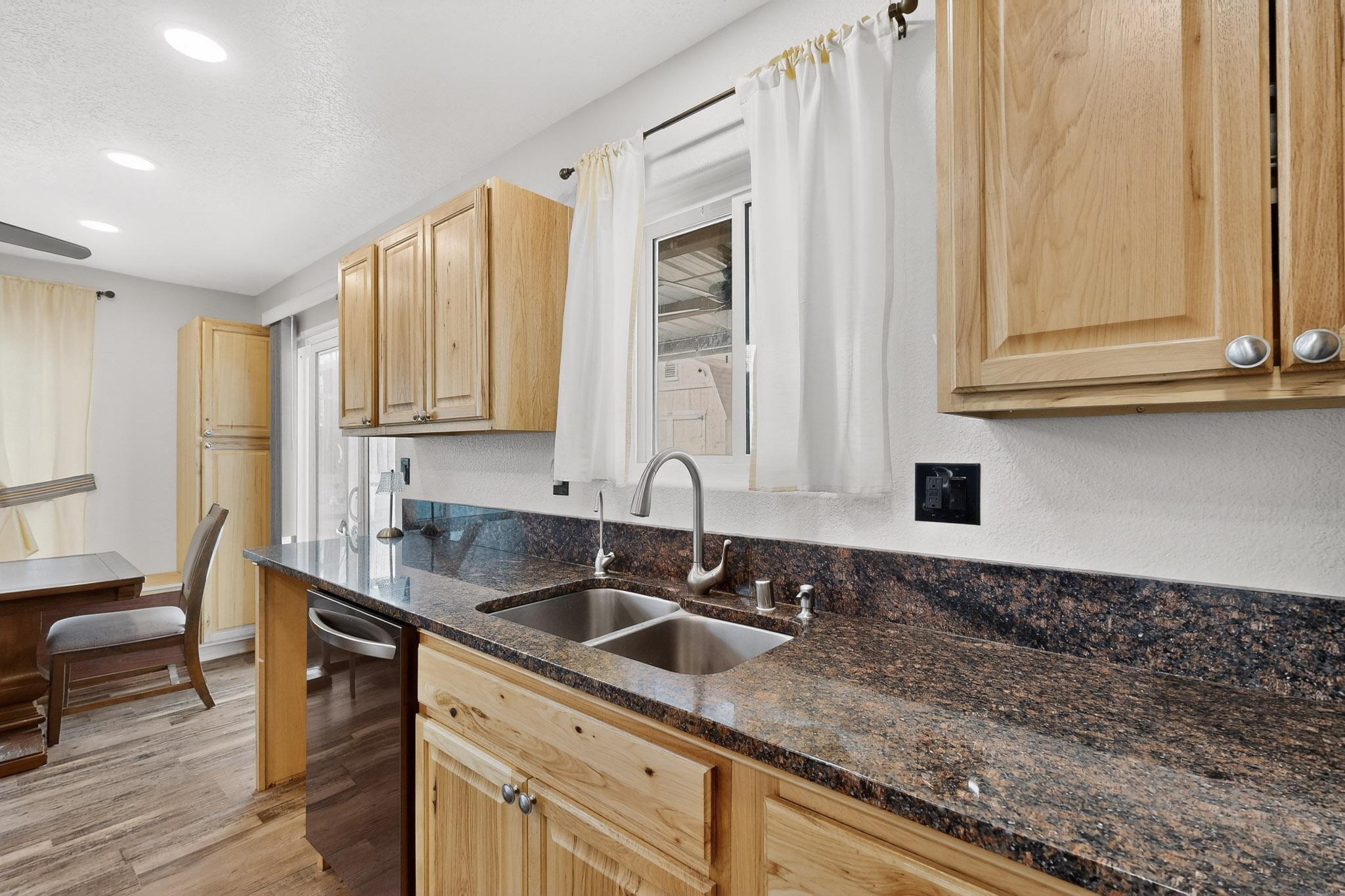 1027 Parkland View Drive NW