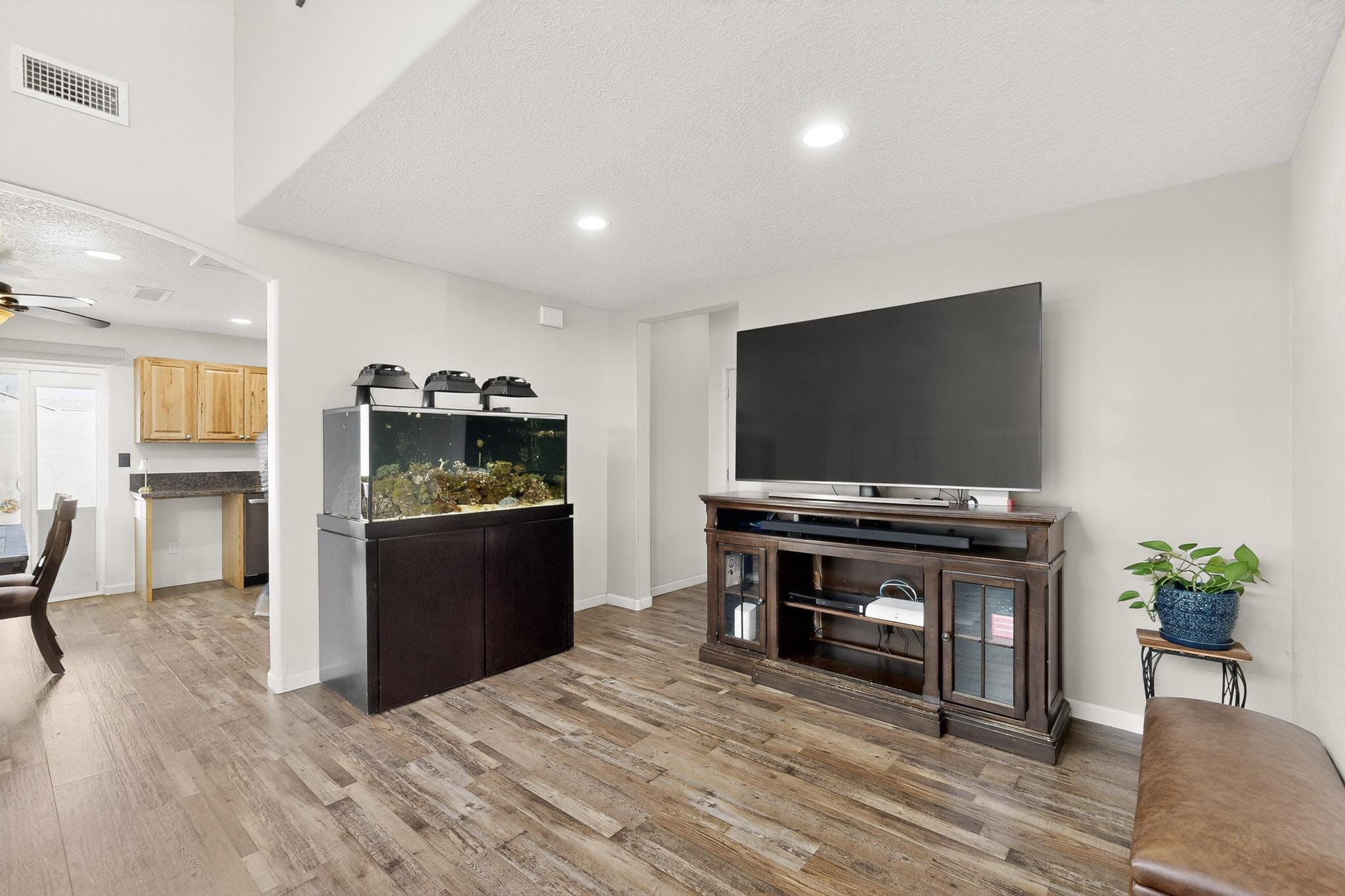 1027 Parkland View Drive NW