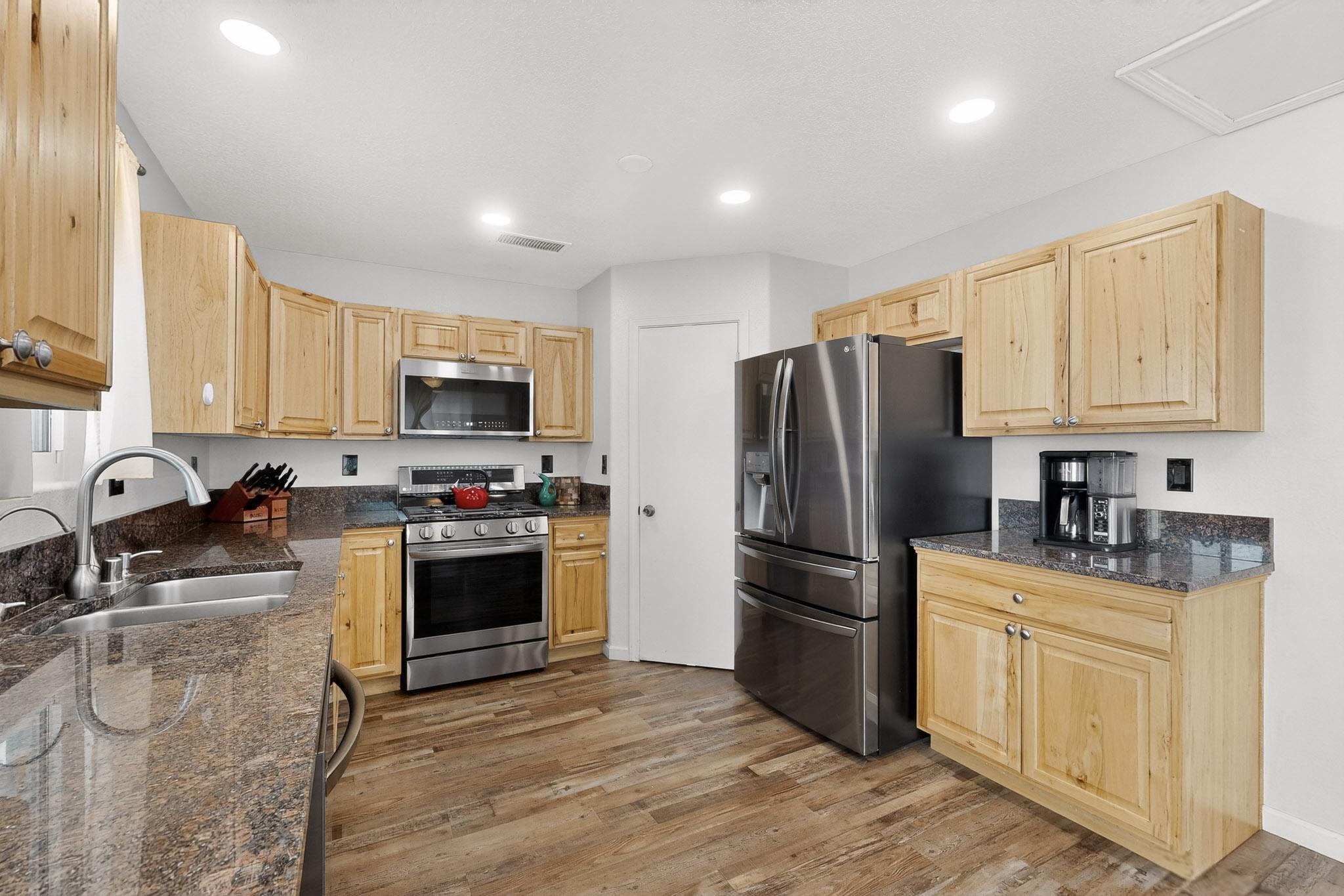 1027 Parkland View Drive NW