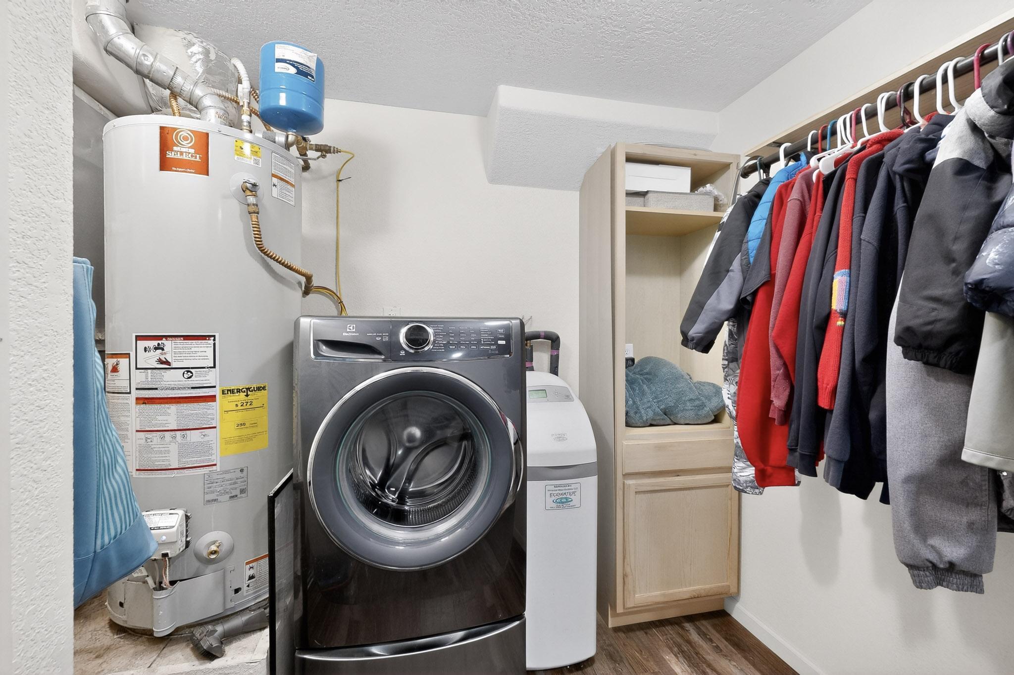 1027 Parkland View Drive NW