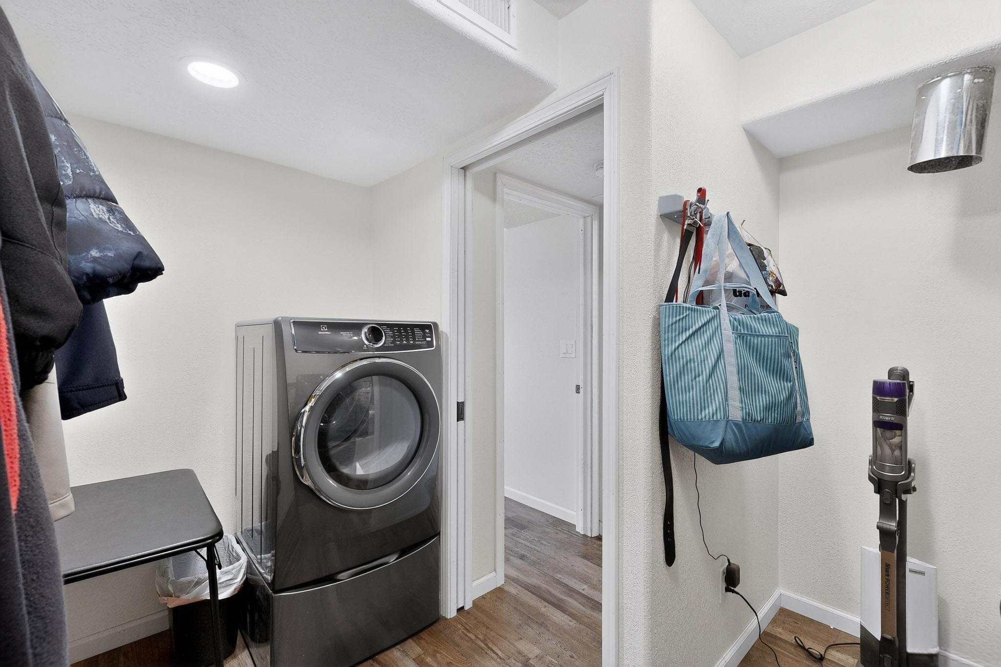 1027 Parkland View Drive NW