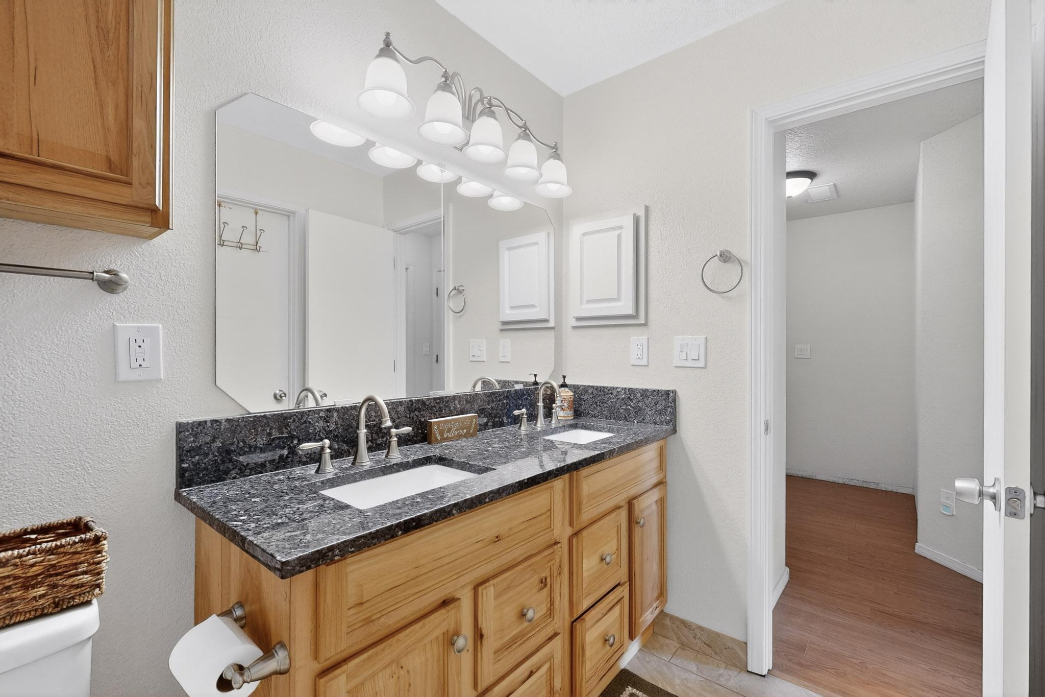 1027 Parkland View Drive NW