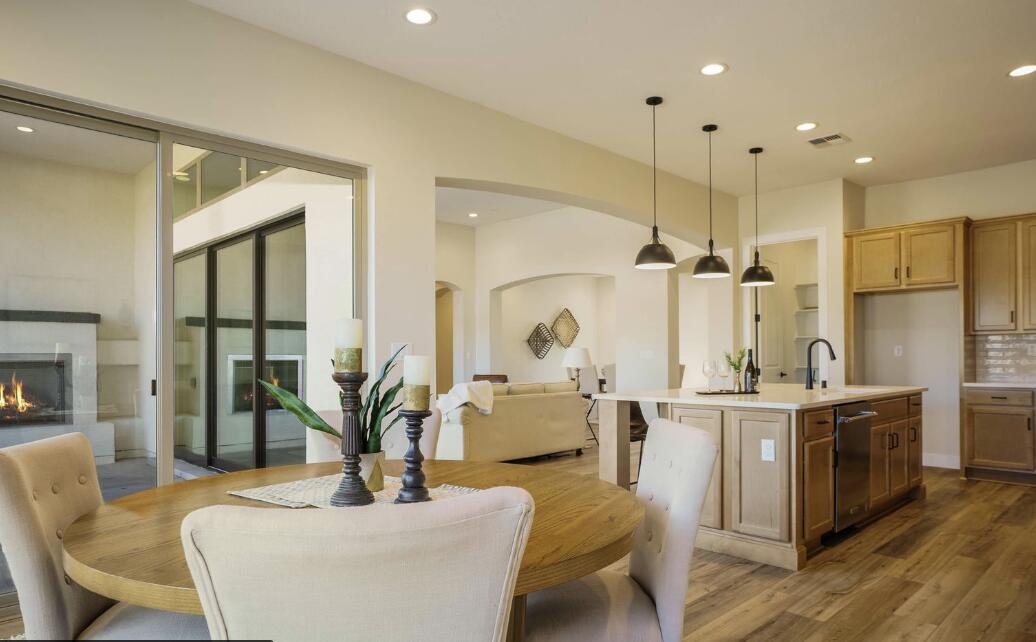 6733 E Akademeia Loop NE