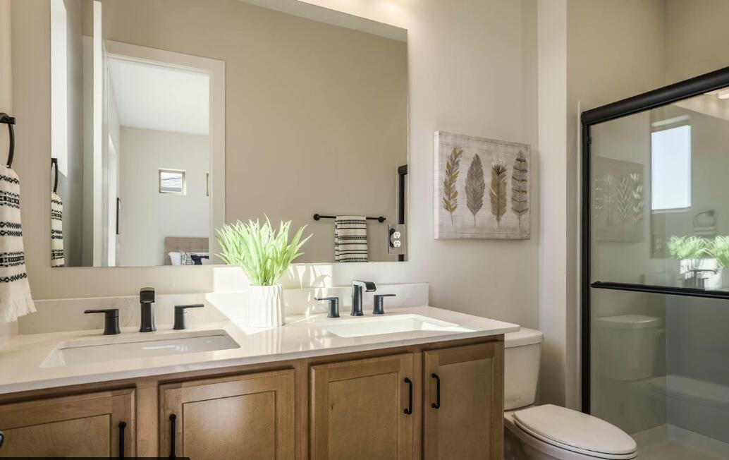 6733 E Akademeia Loop NE