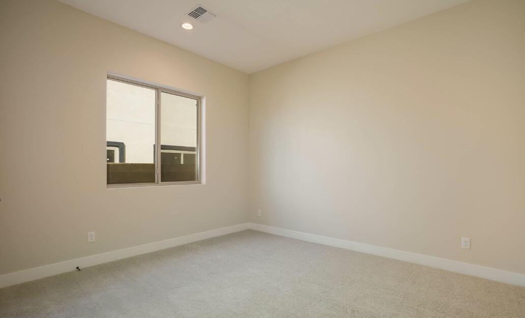 6733 E Akademeia Loop NE