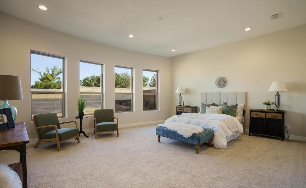 6733 E Akademeia Loop NE