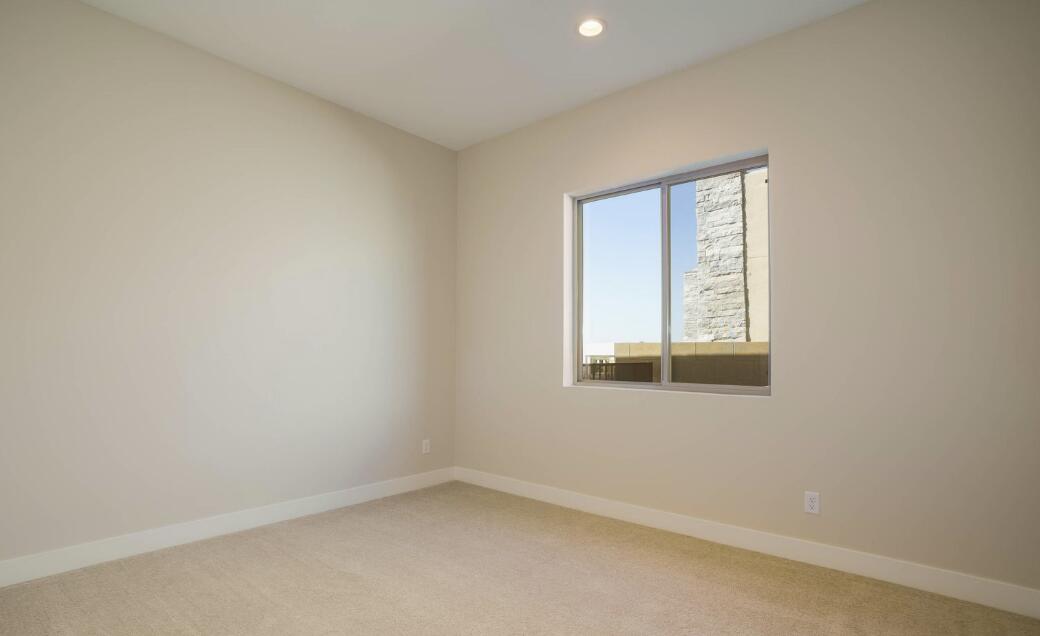 6733 E Akademeia Loop NE