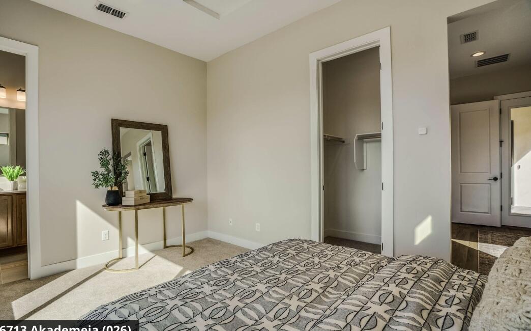 6733 E Akademeia Loop NE