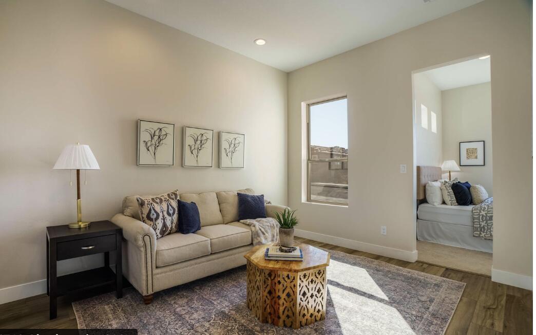 6733 E Akademeia Loop NE