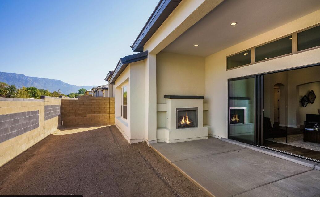 6733 E Akademeia Loop NE