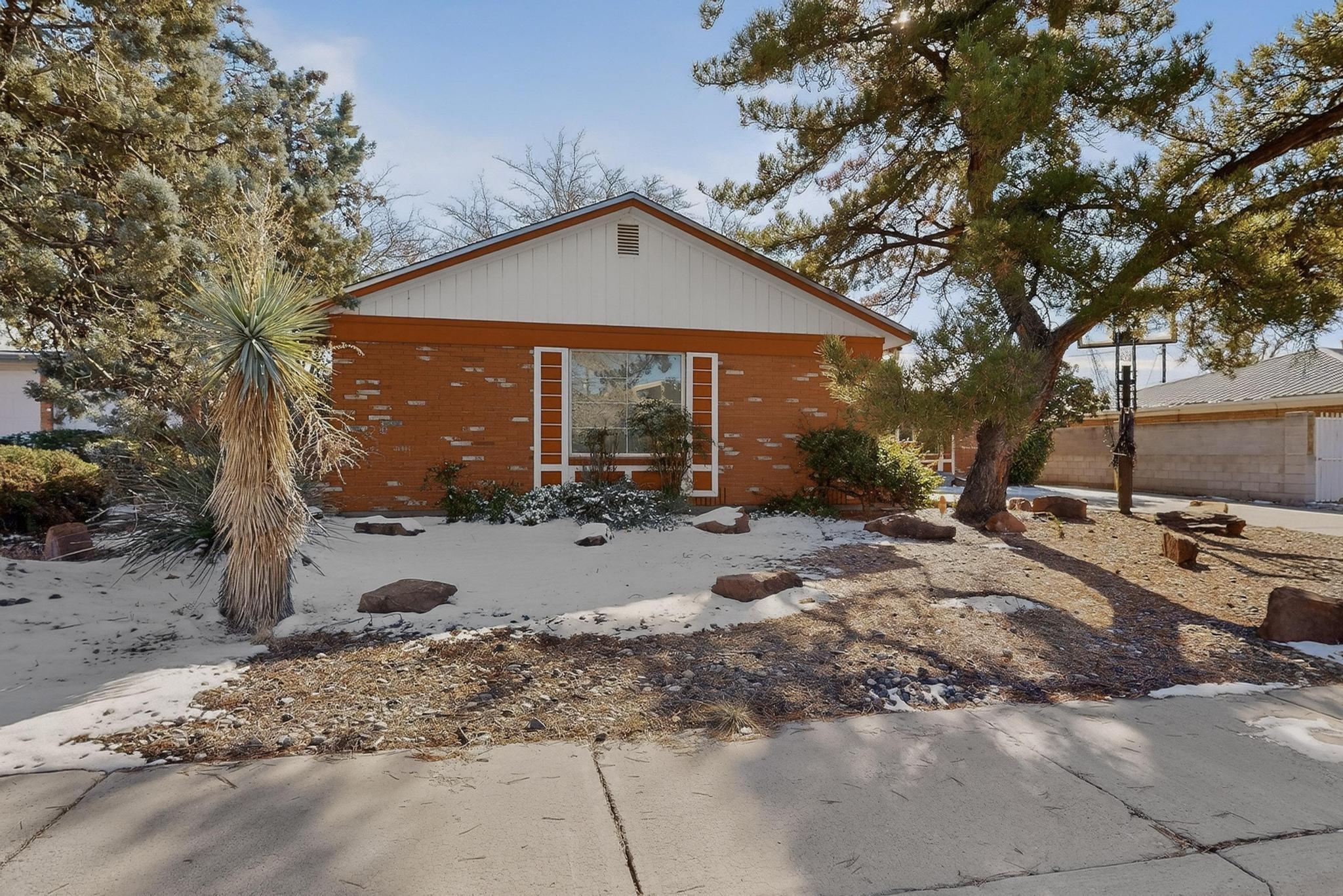 6912 Shoshone Road NE