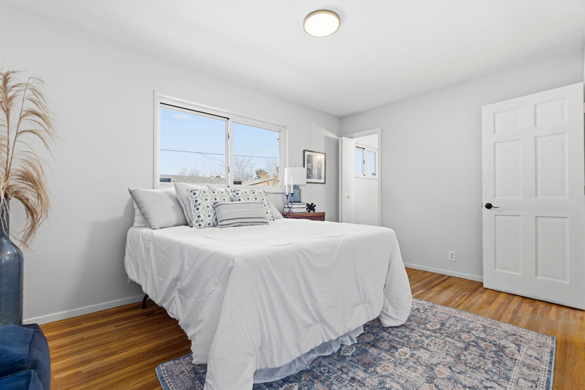 3909 Hilton Avenue NE