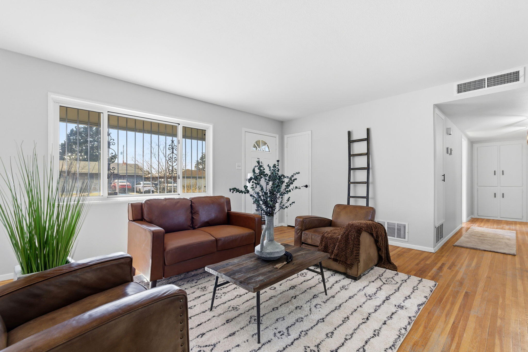 3909 Hilton Avenue NE