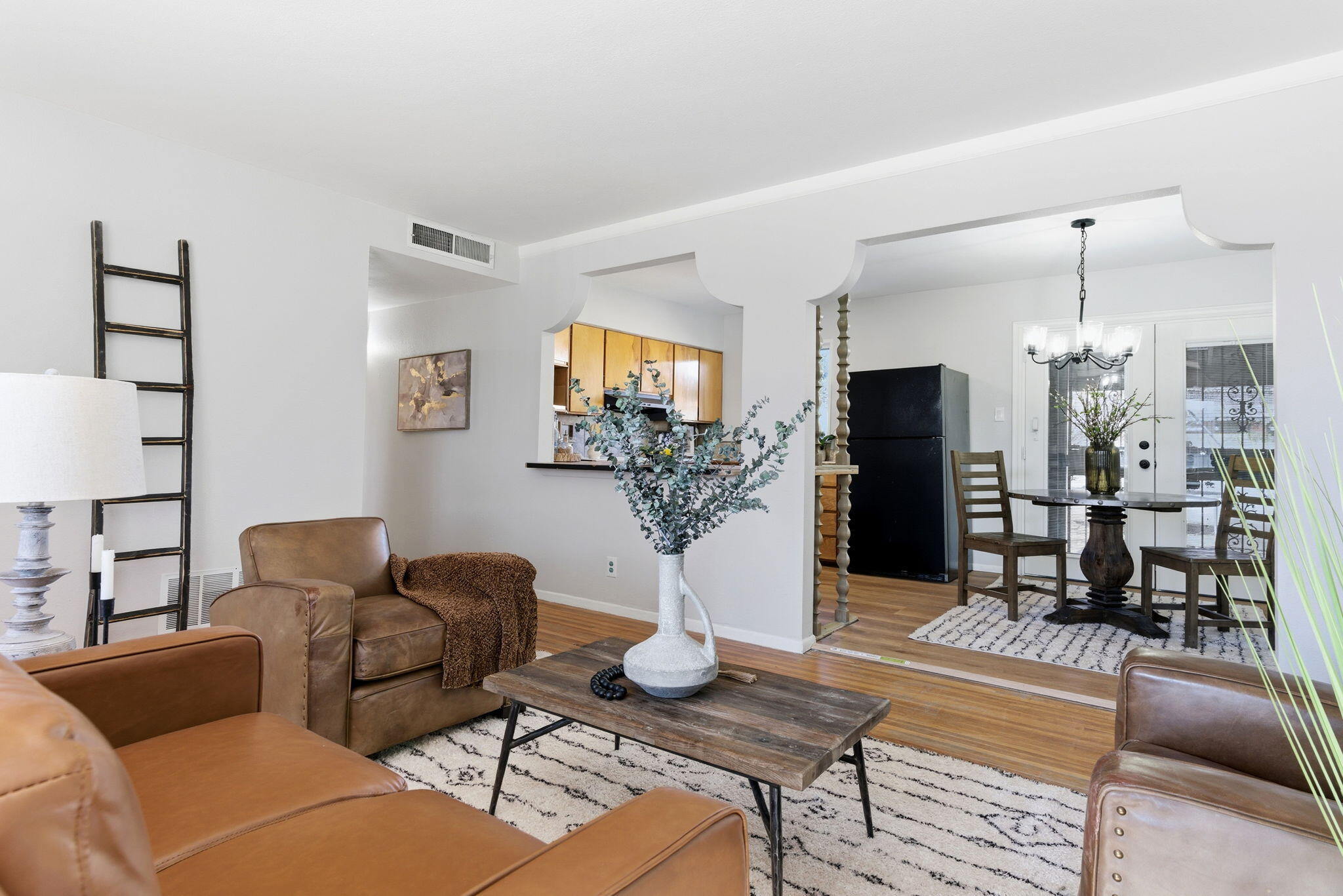 3909 Hilton Avenue NE