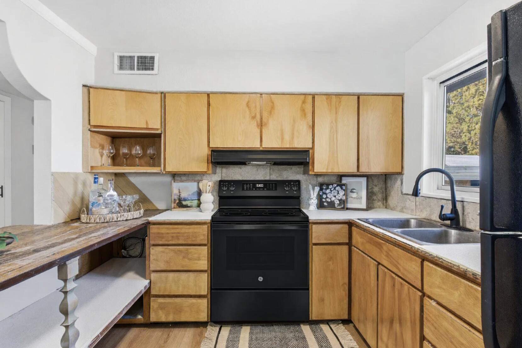 3909 Hilton Avenue NE