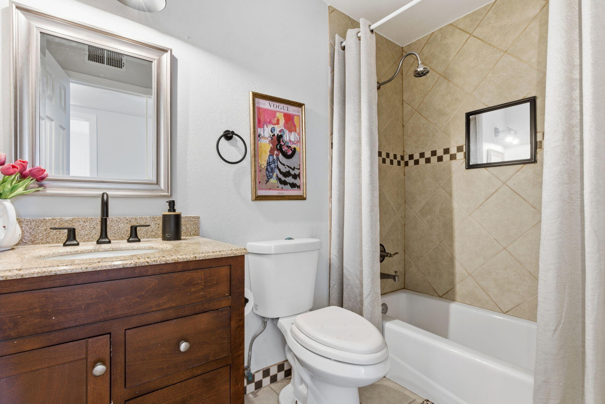 3909 Hilton Avenue NE