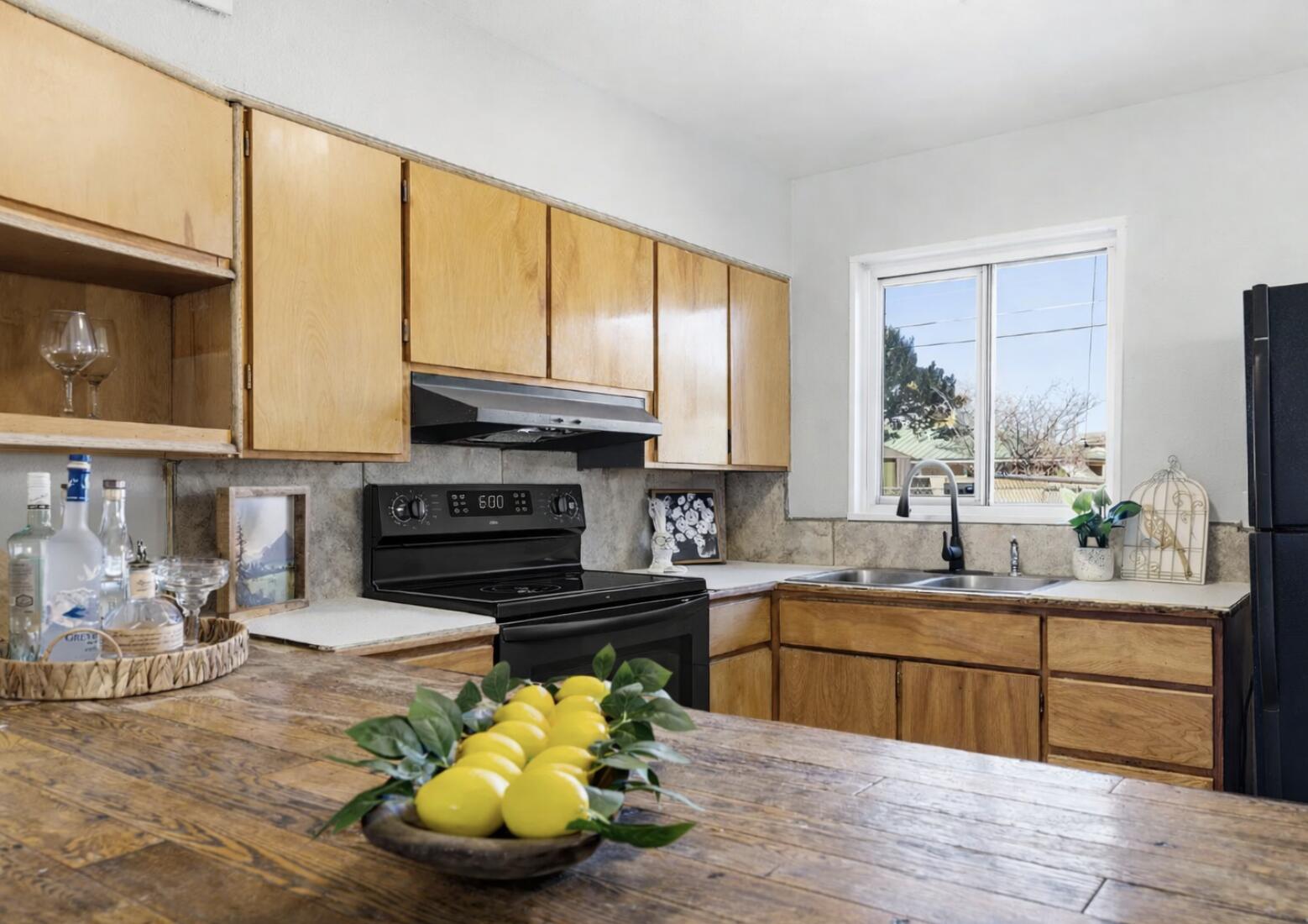 3909 Hilton Avenue NE