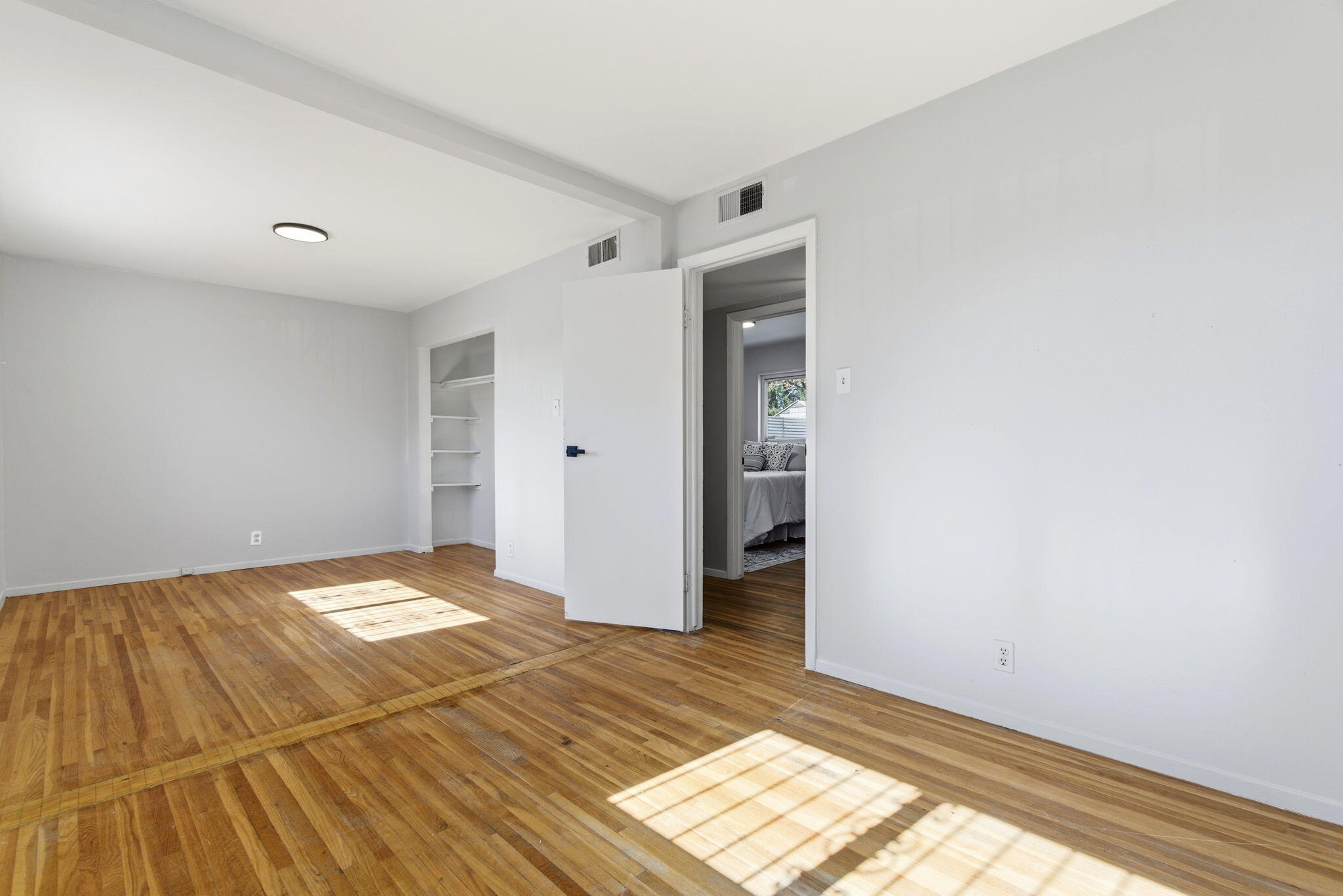 3909 Hilton Avenue NE