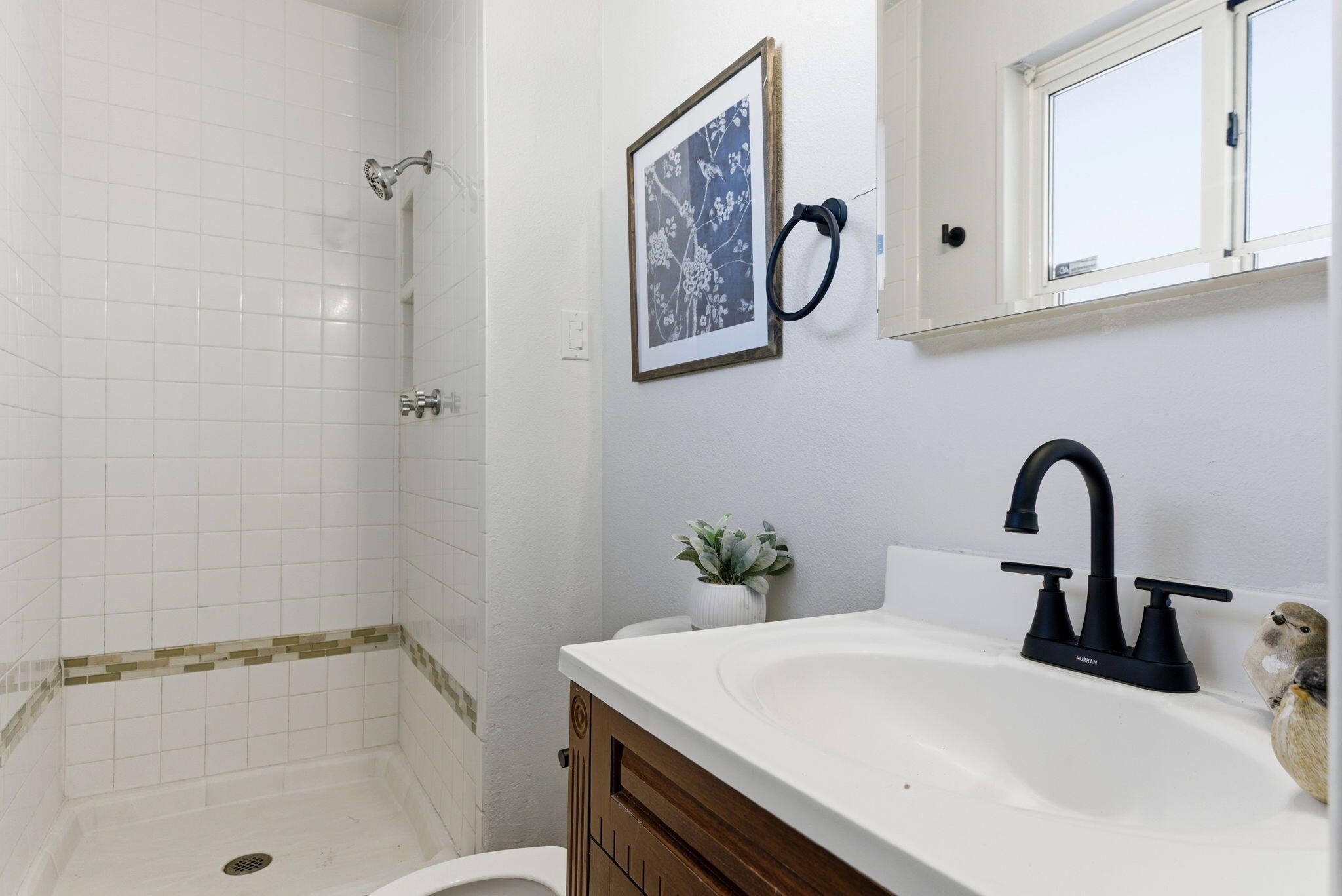 3909 Hilton Avenue NE