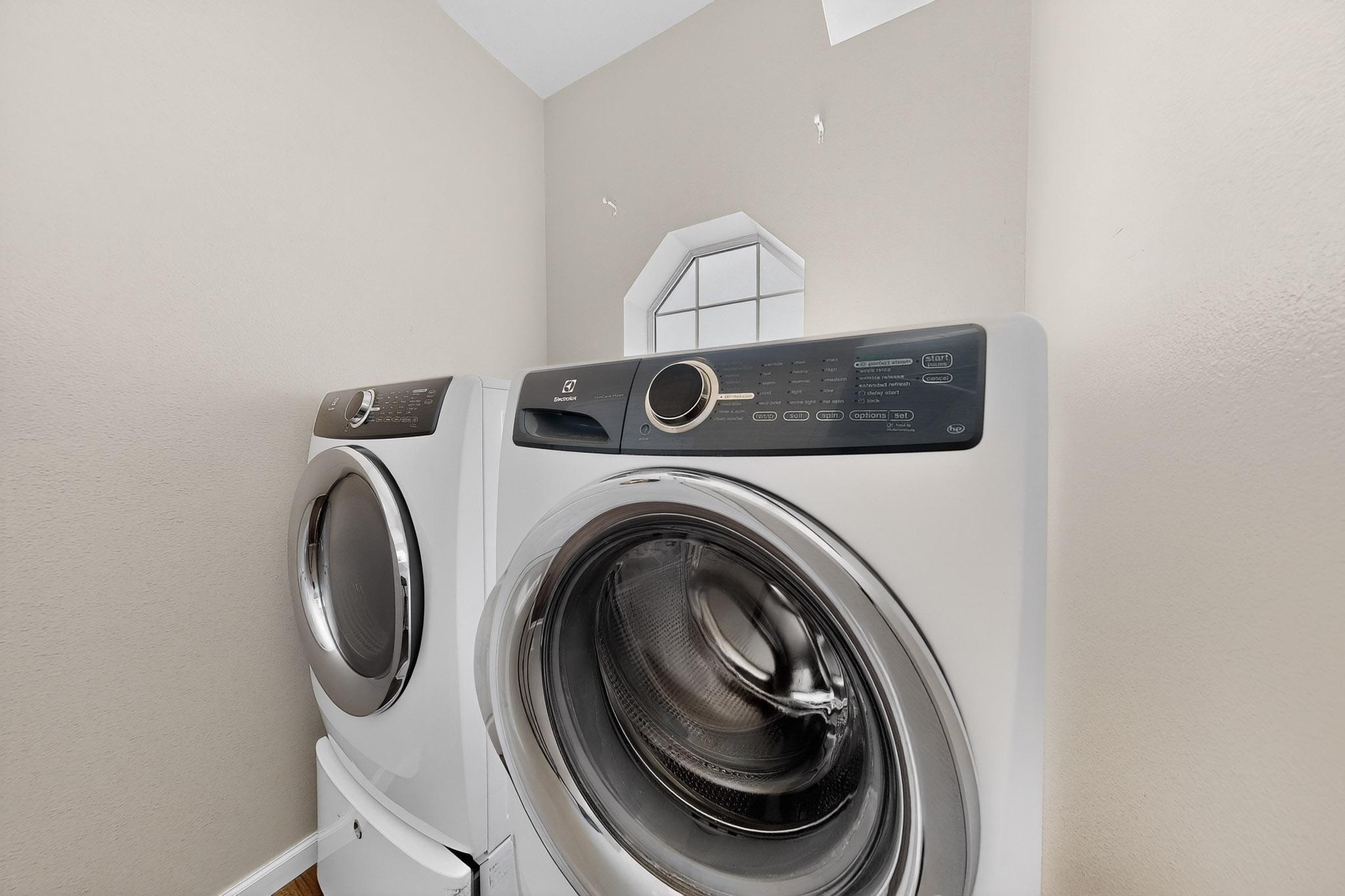 7217 Donet Court NE