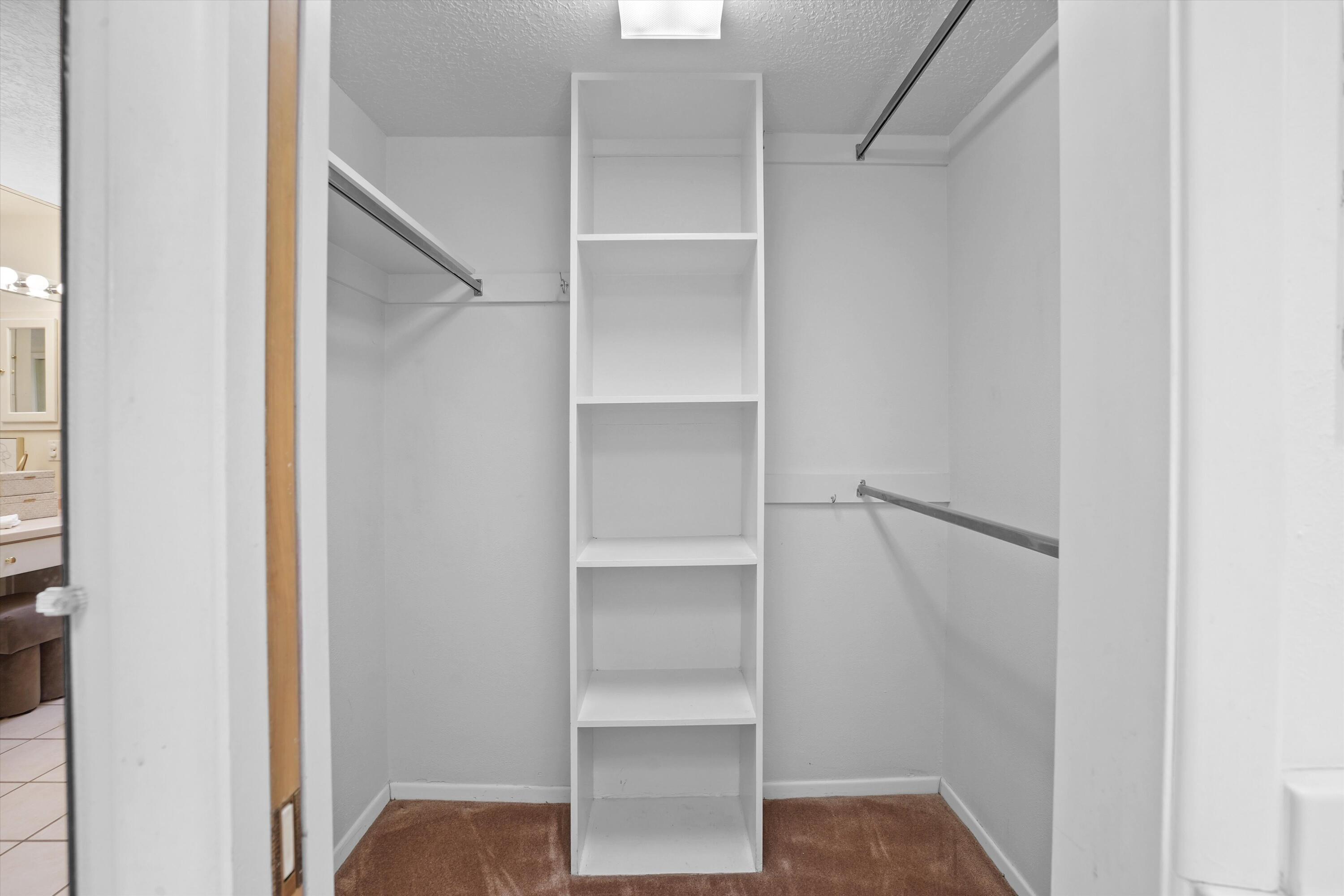 3303 La Sala Del Este NE