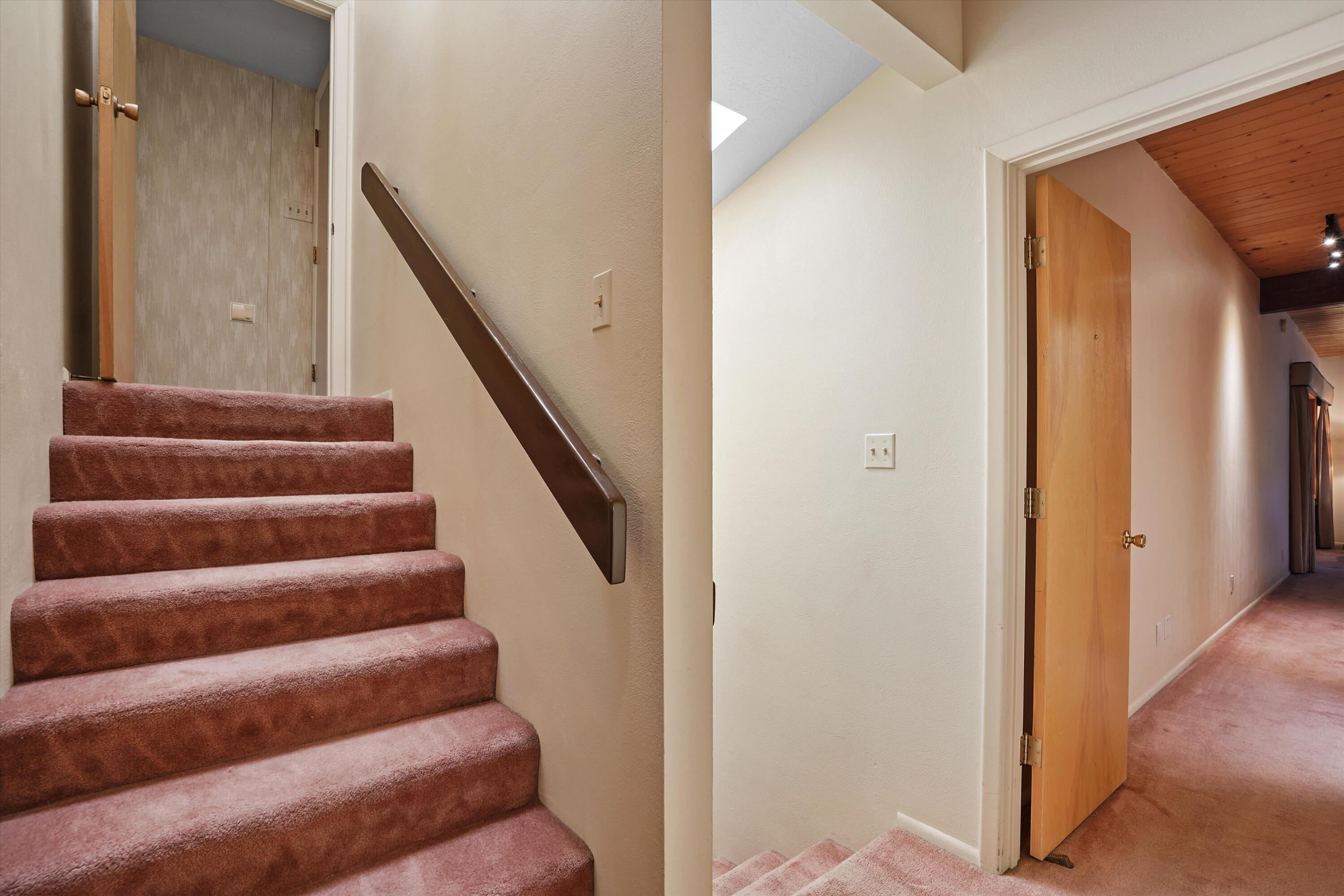 3303 La Sala Del Este NE