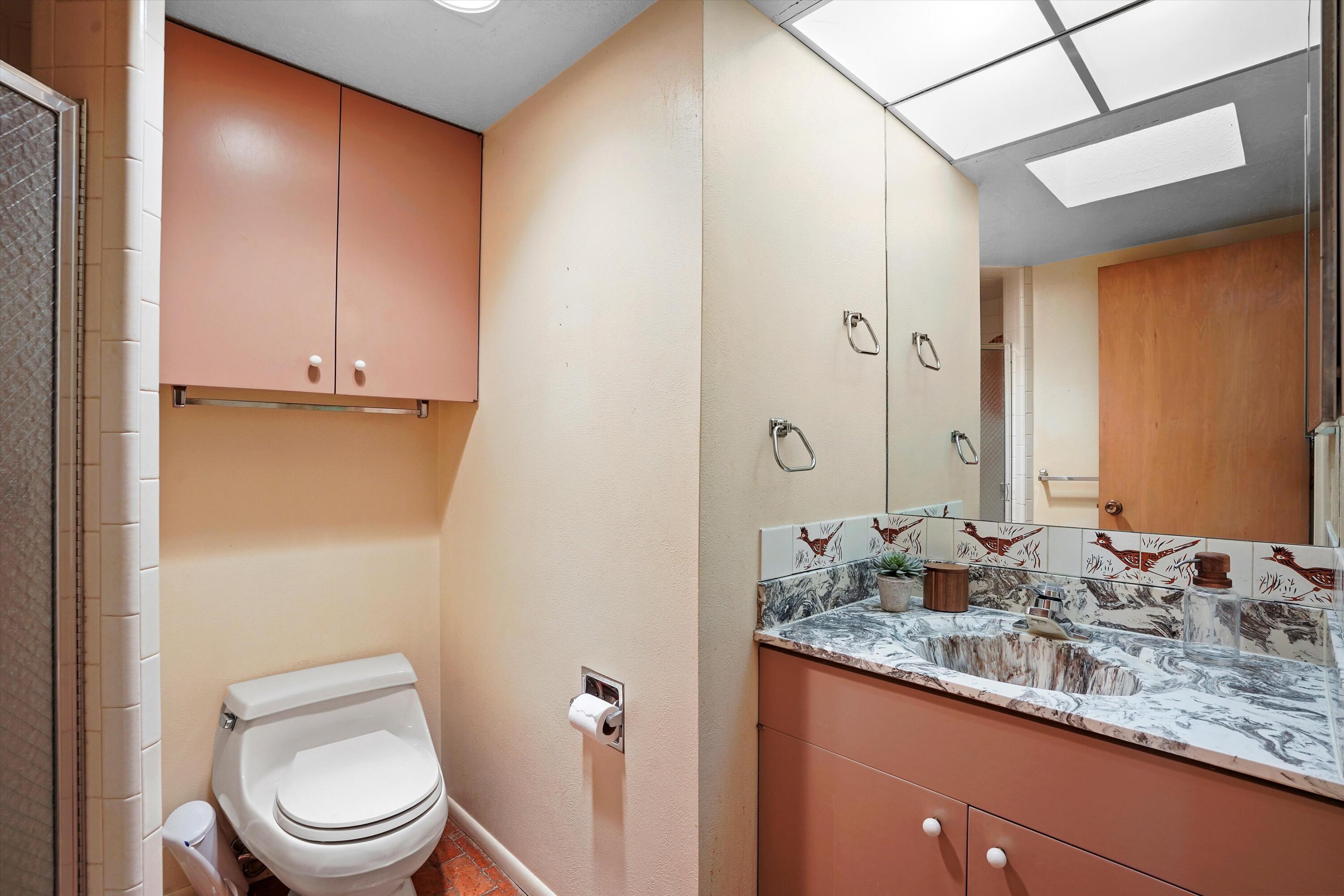 3303 La Sala Del Este NE