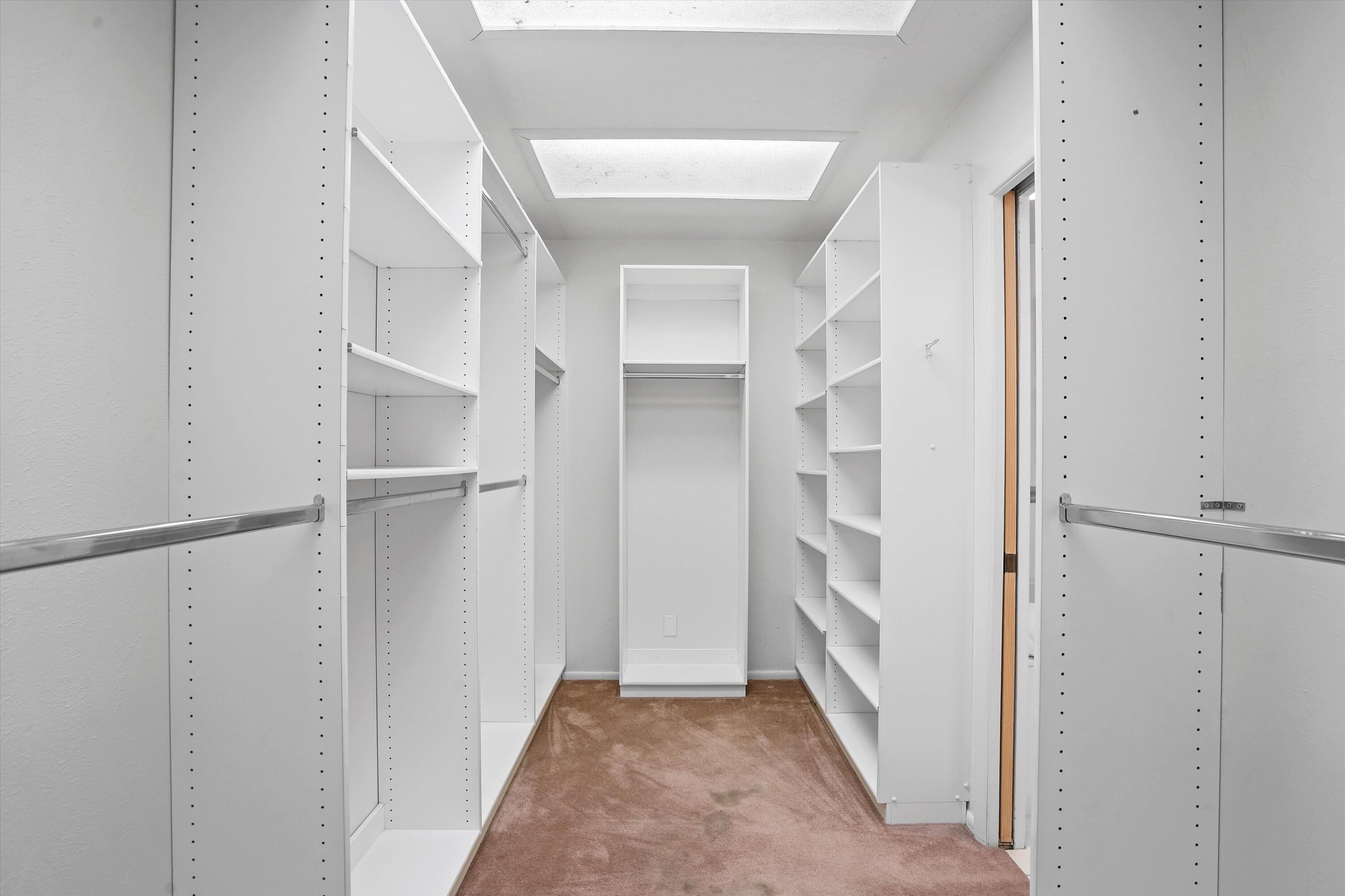 3303 La Sala Del Este NE