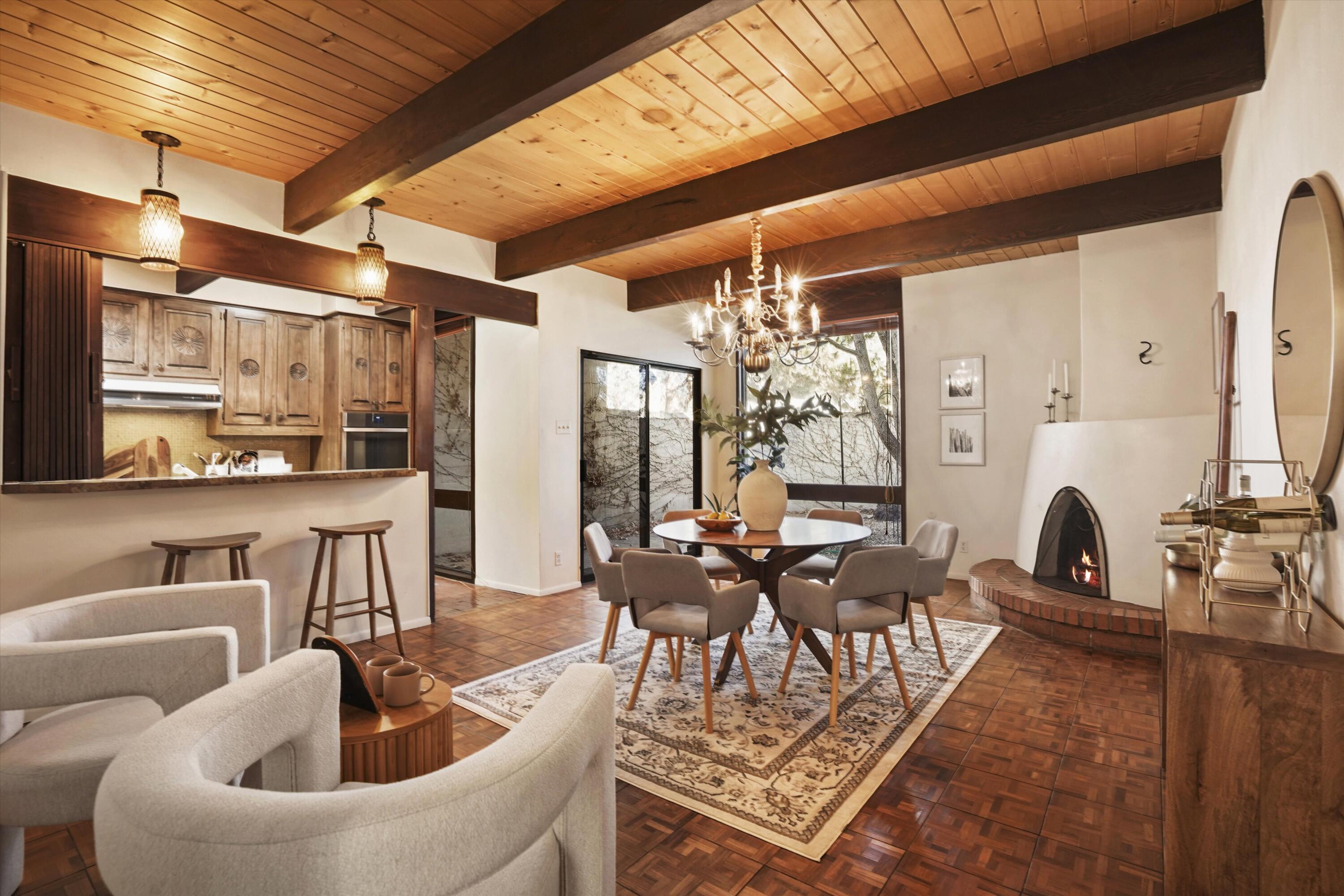 3303 La Sala Del Este NE