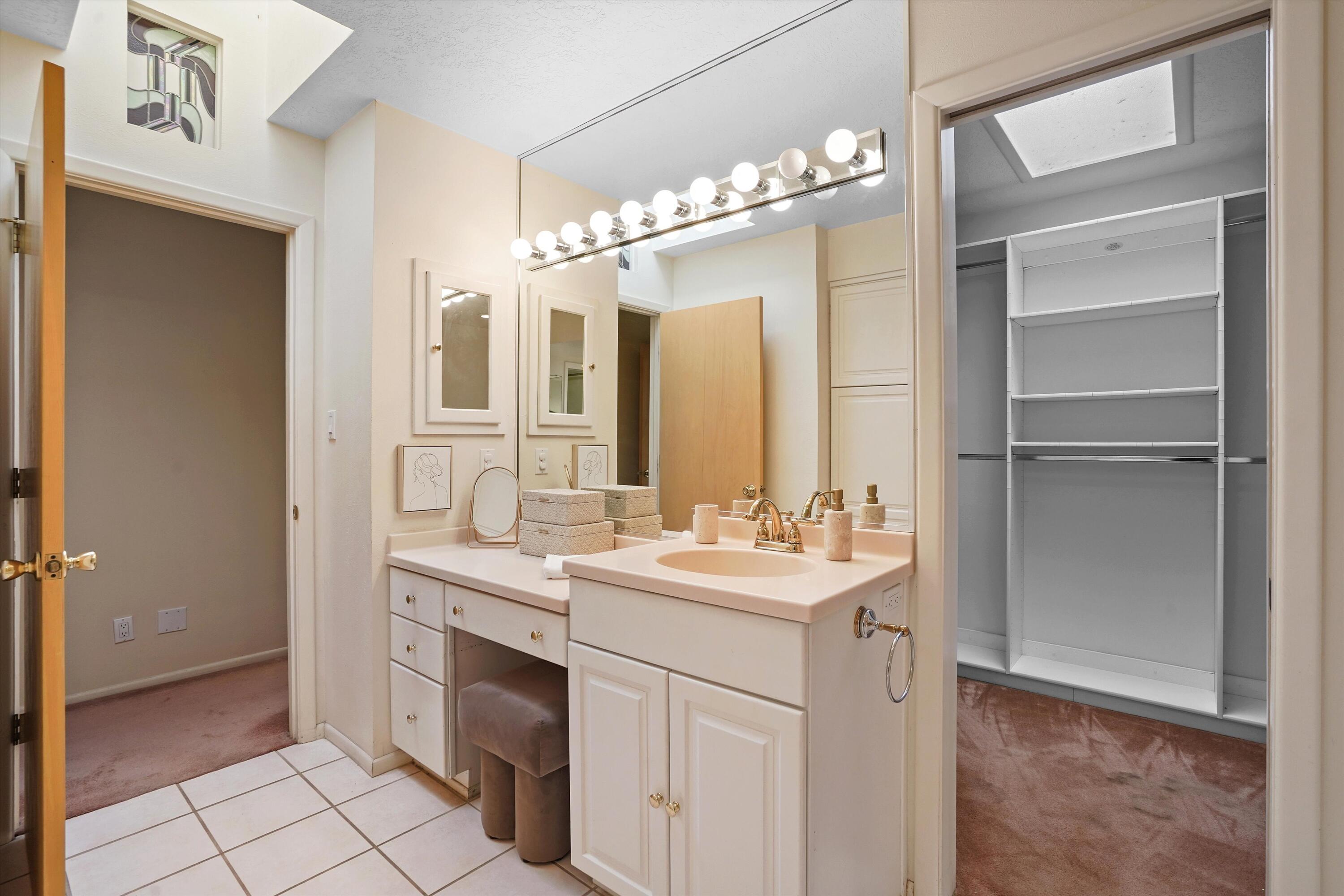 3303 La Sala Del Este NE