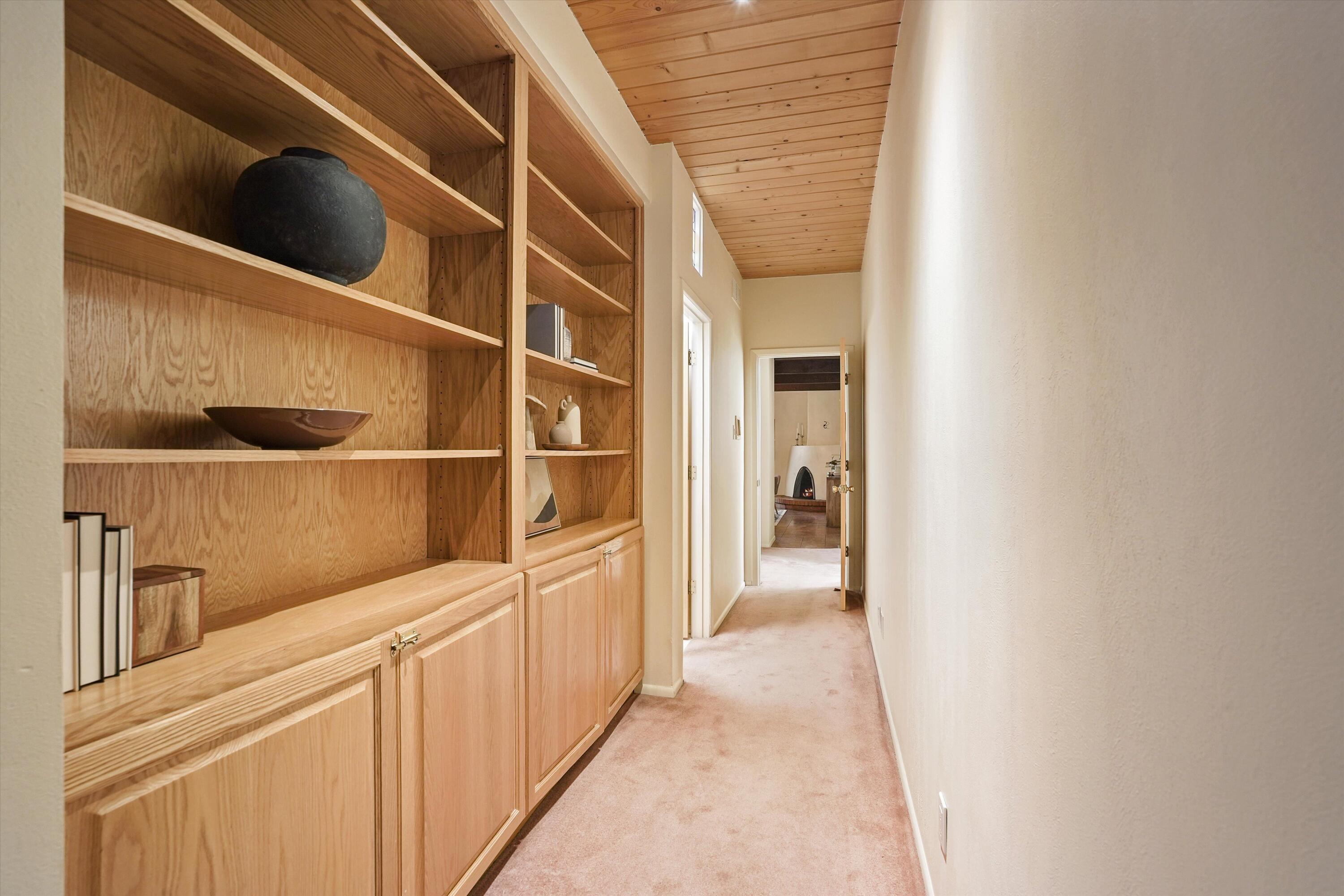 3303 La Sala Del Este NE