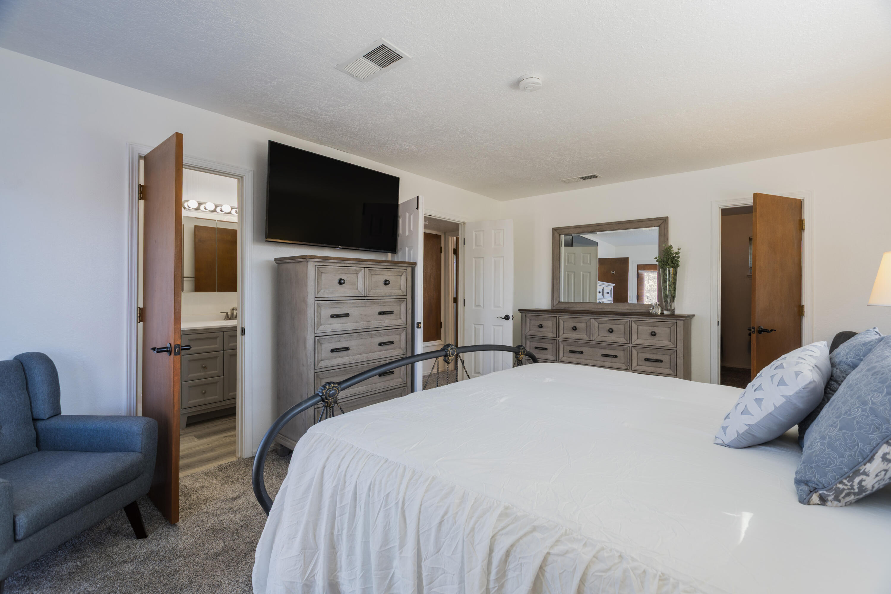 9212 Orlando Place NE