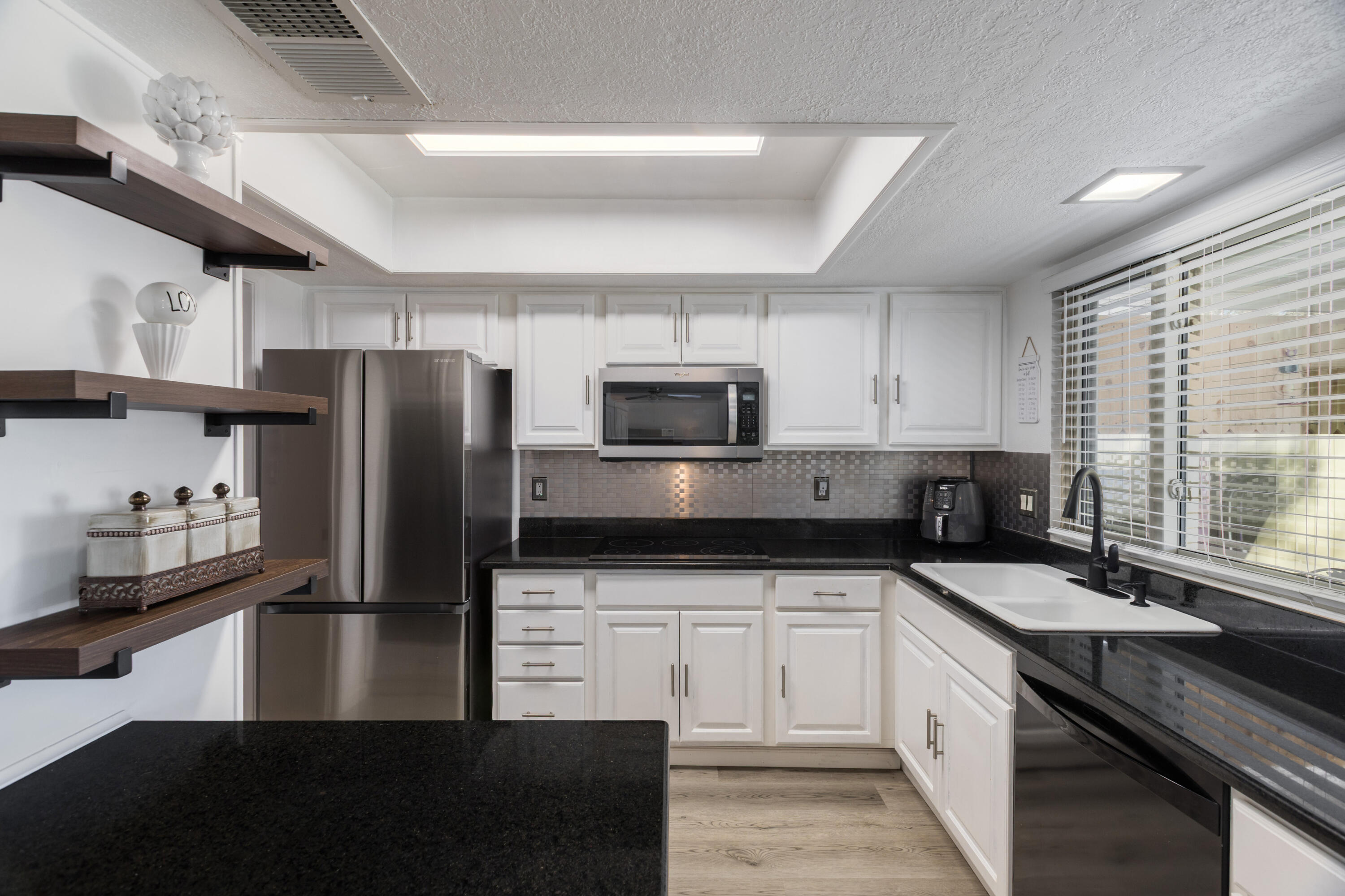 9212 Orlando Place NE