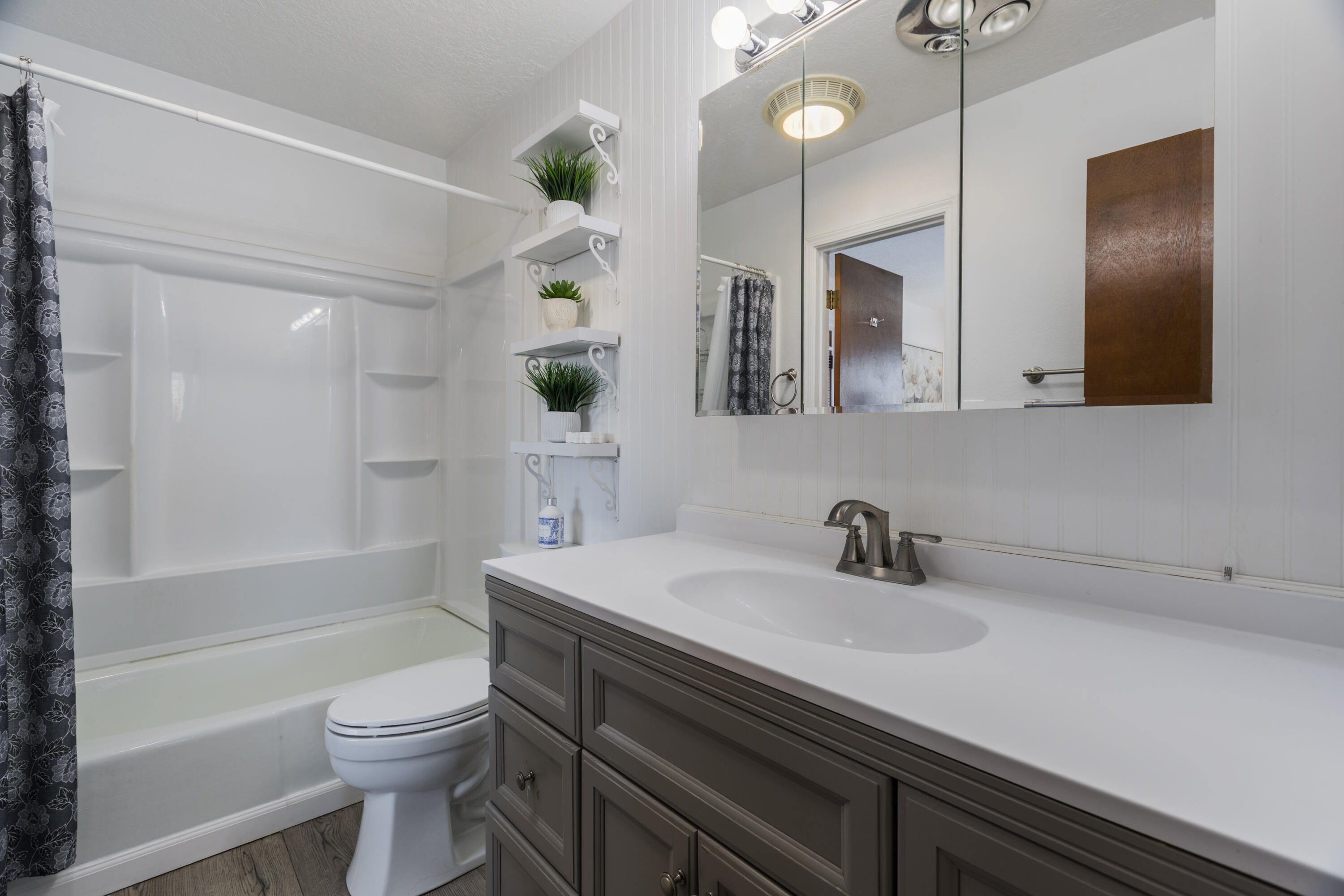 9212 Orlando Place NE