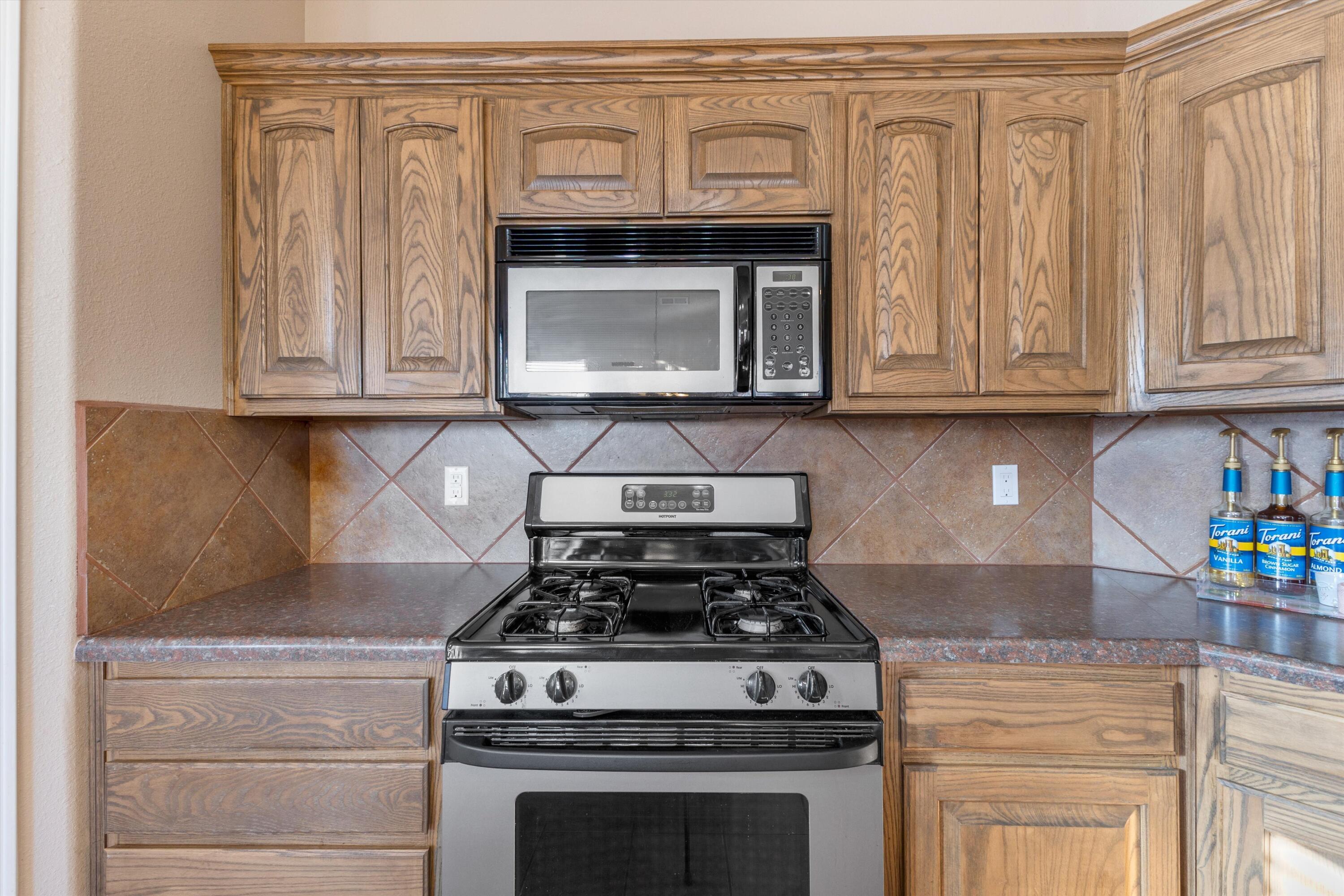 855 Molten Place NW