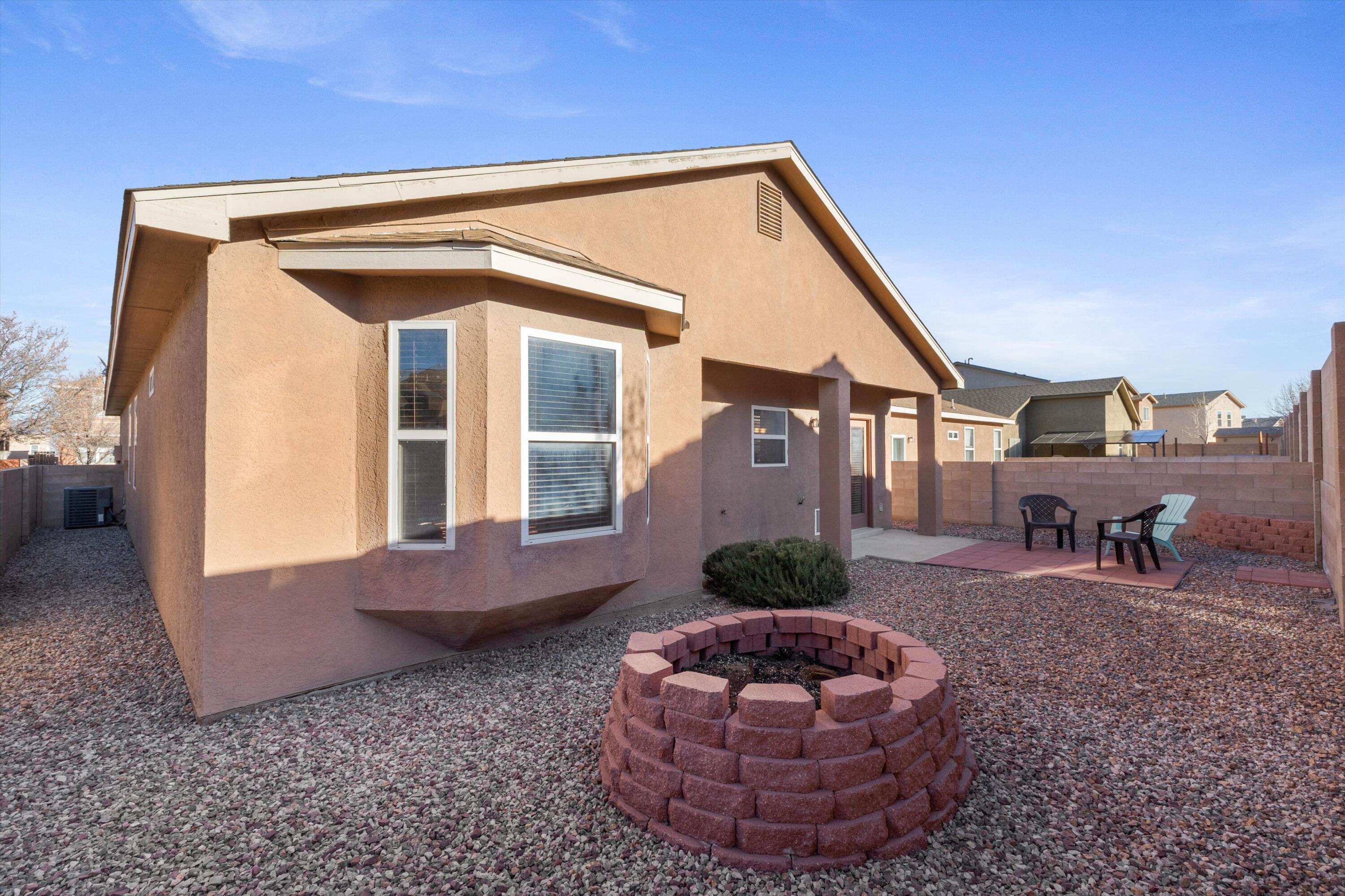 855 Molten Place NW