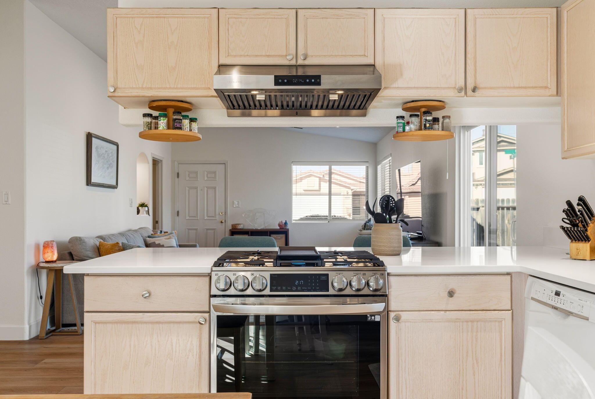 6920 Shale Avenue NE