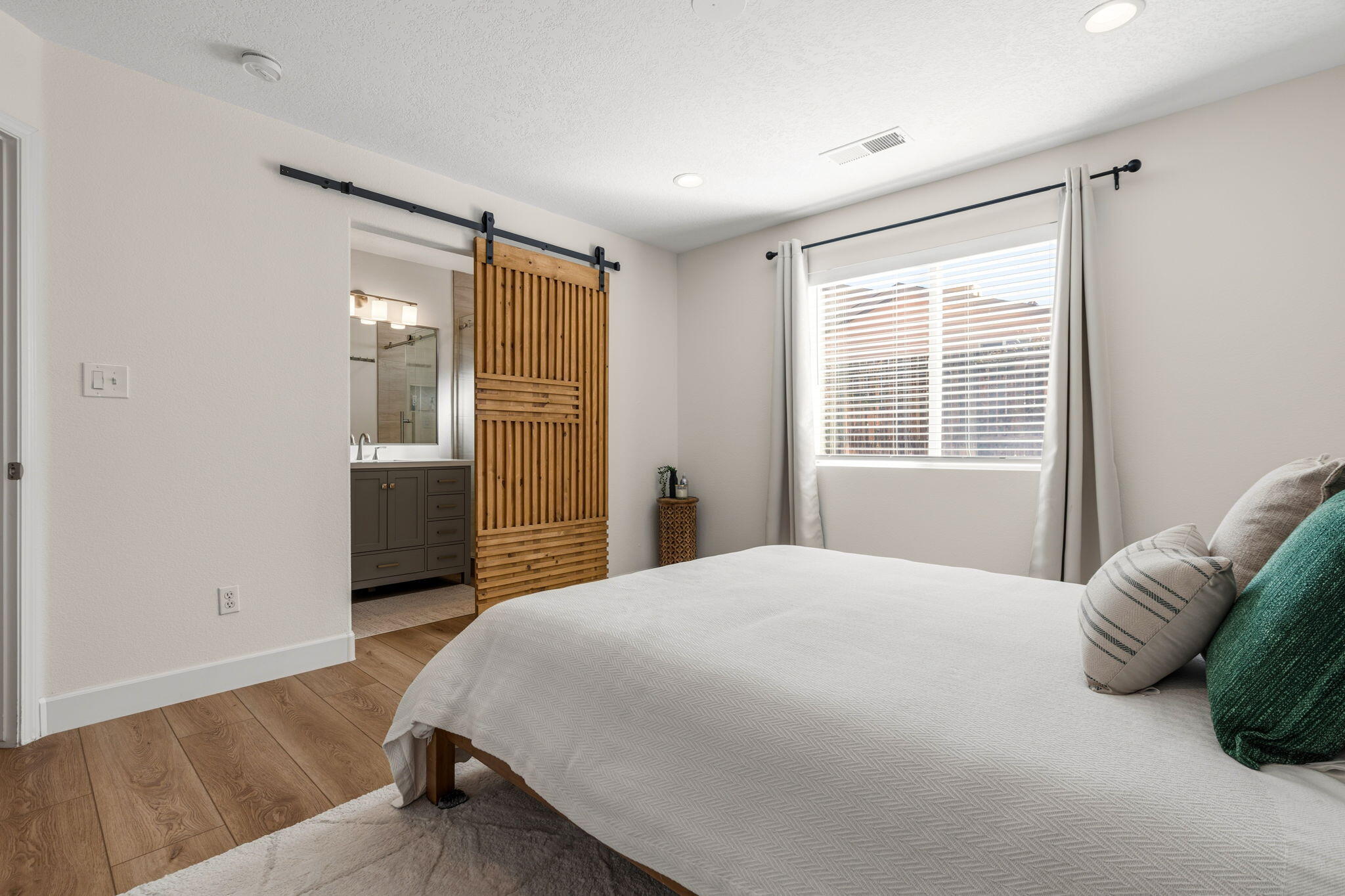 6920 Shale Avenue NE