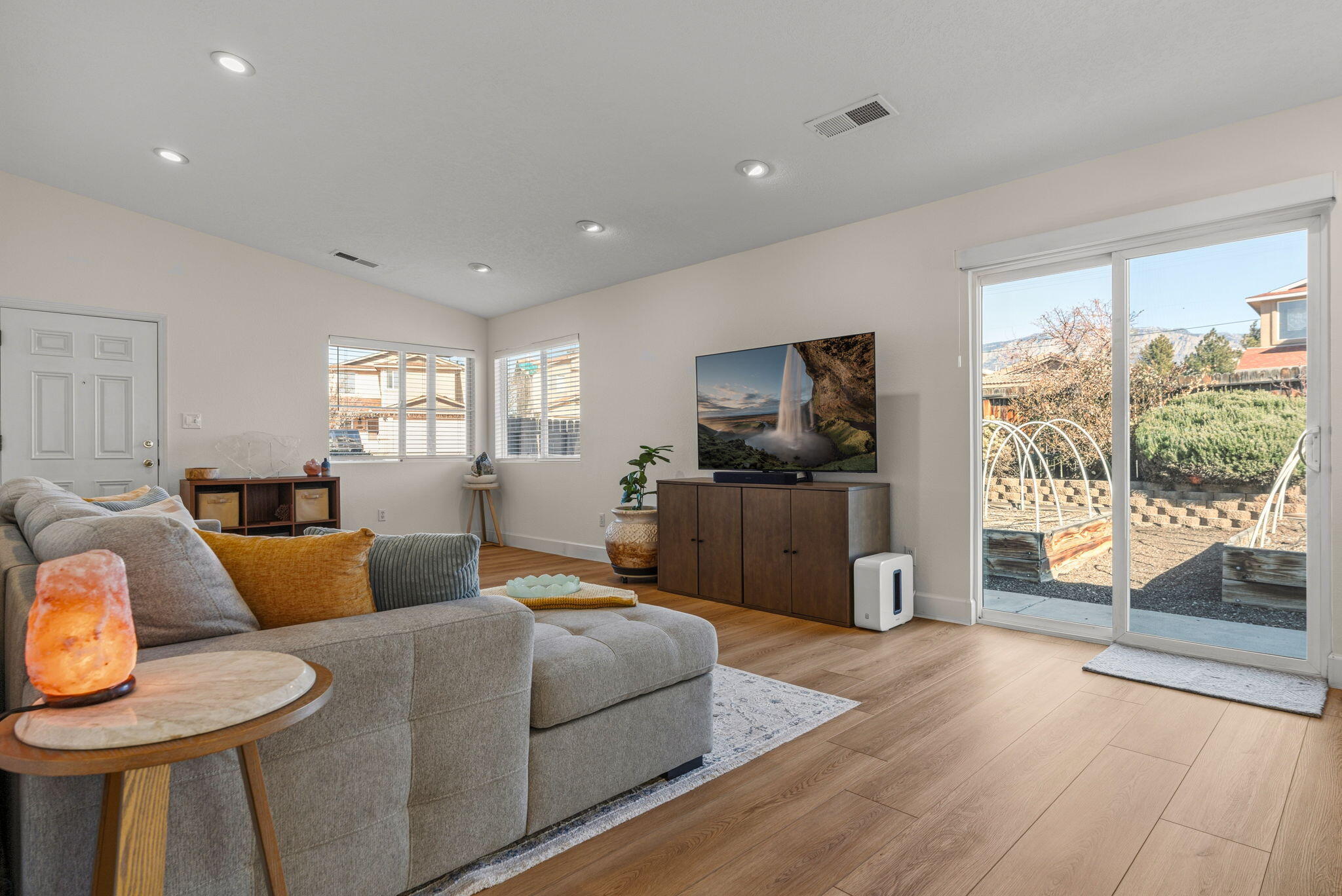 6920 Shale Avenue NE