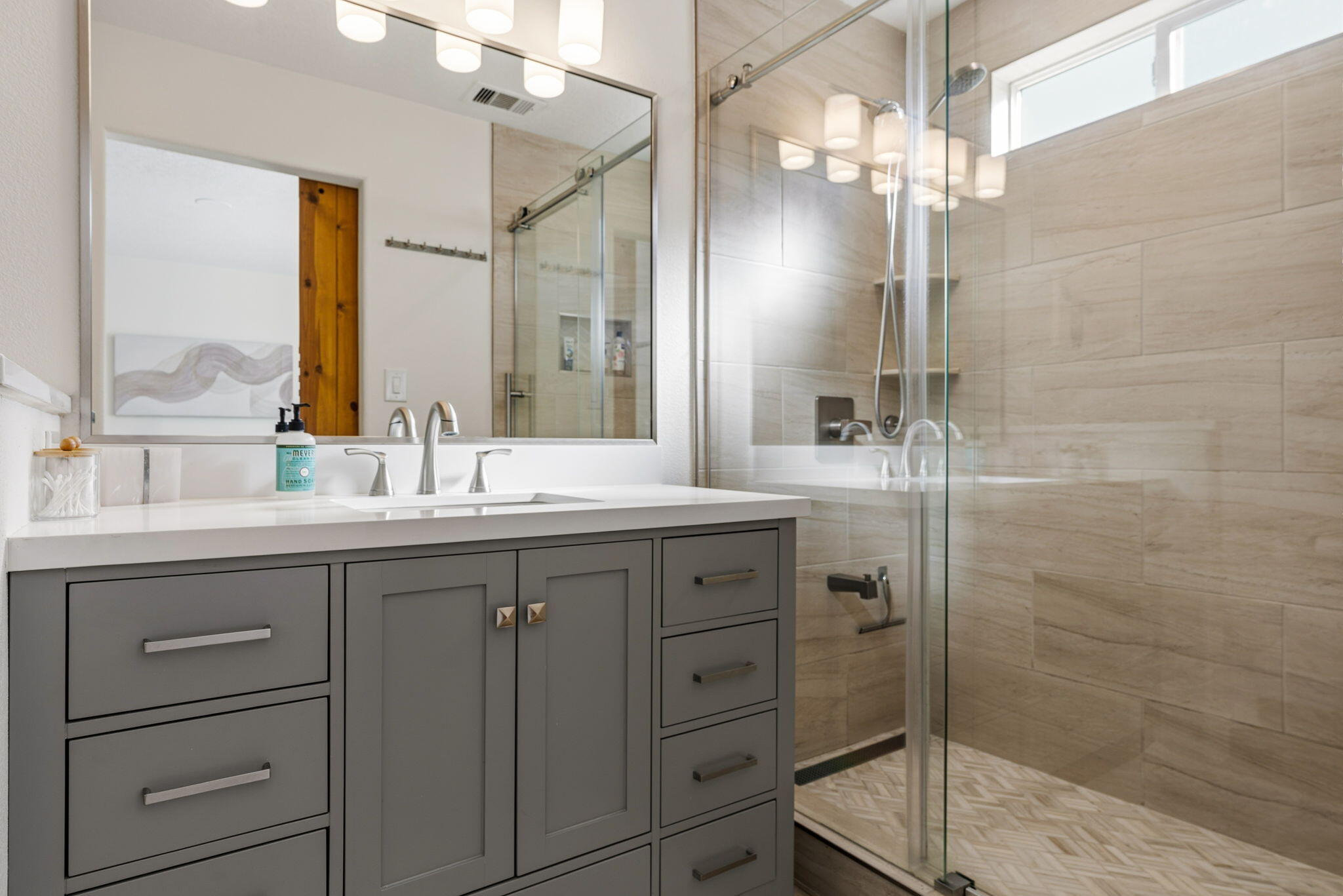 6920 Shale Avenue NE