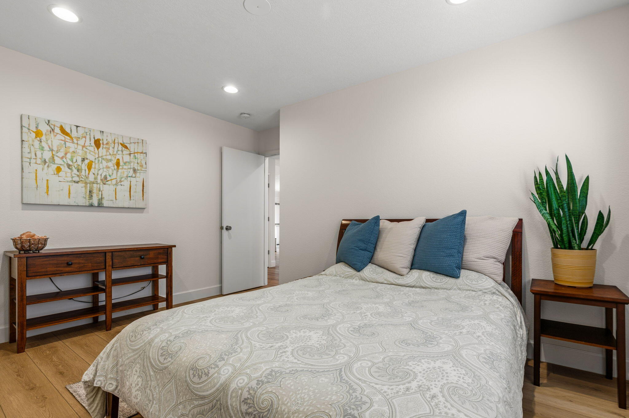 6920 Shale Avenue NE