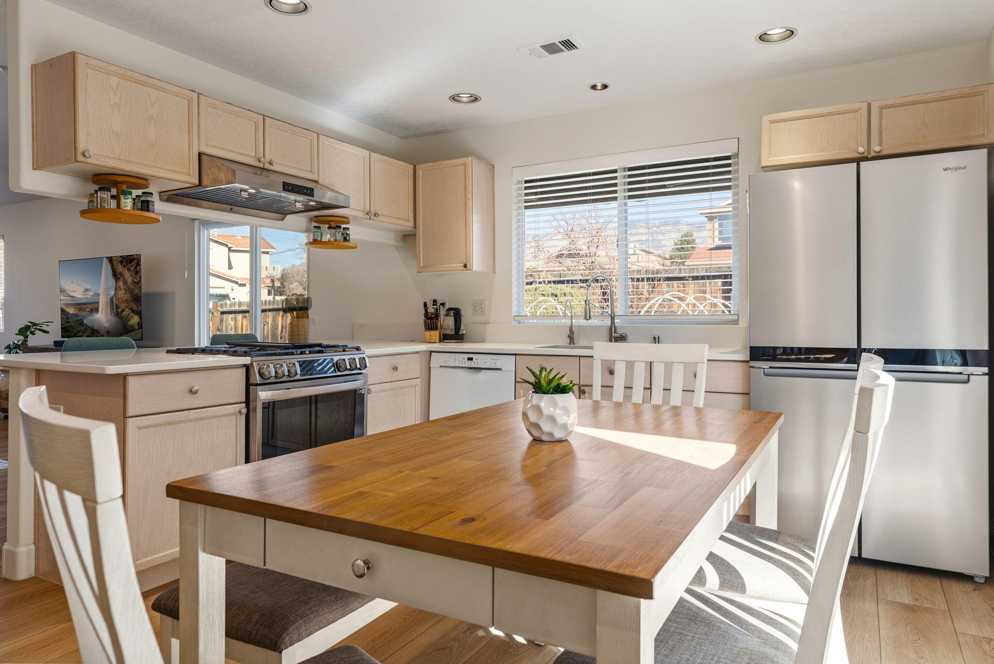 6920 Shale Avenue NE