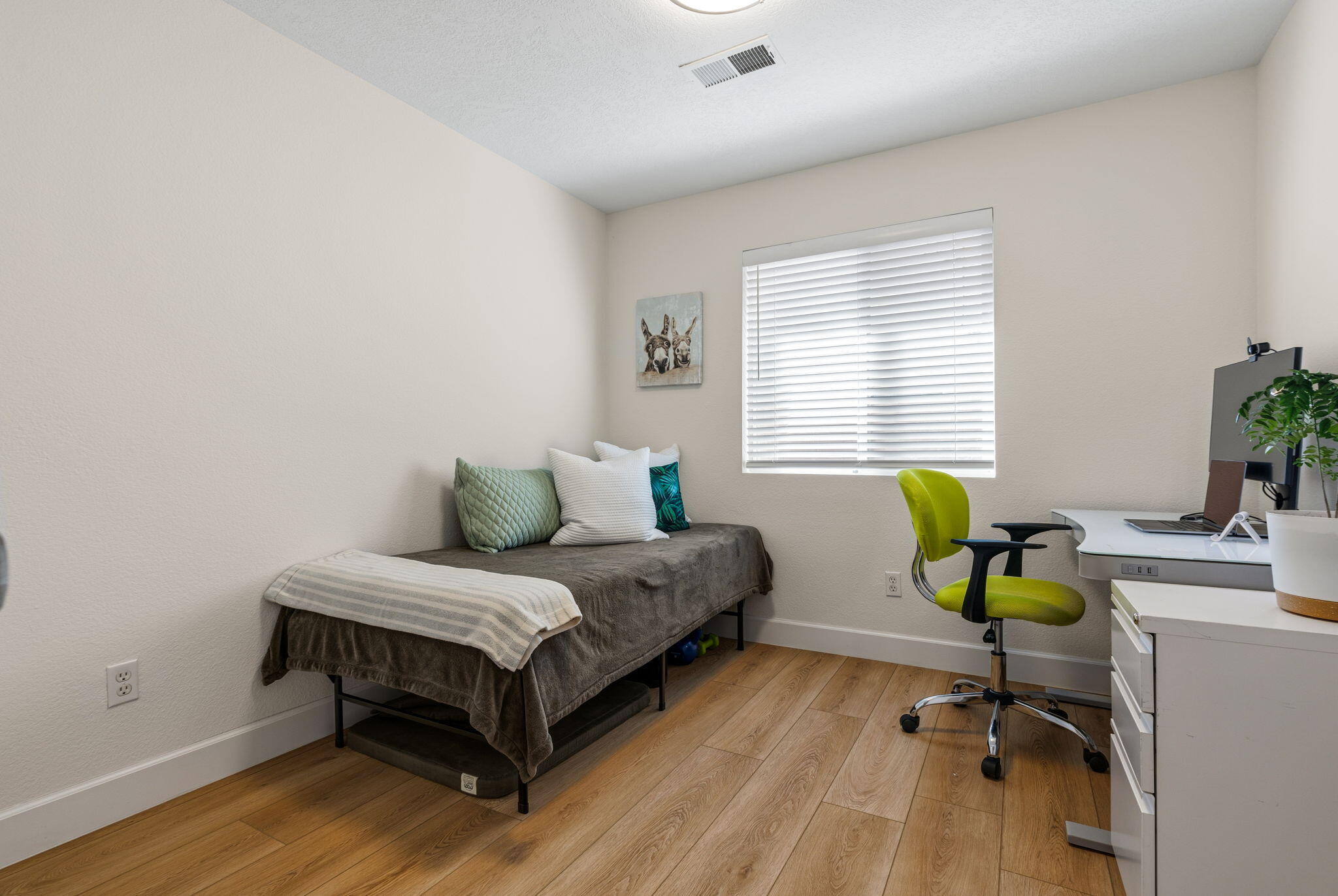 6920 Shale Avenue NE