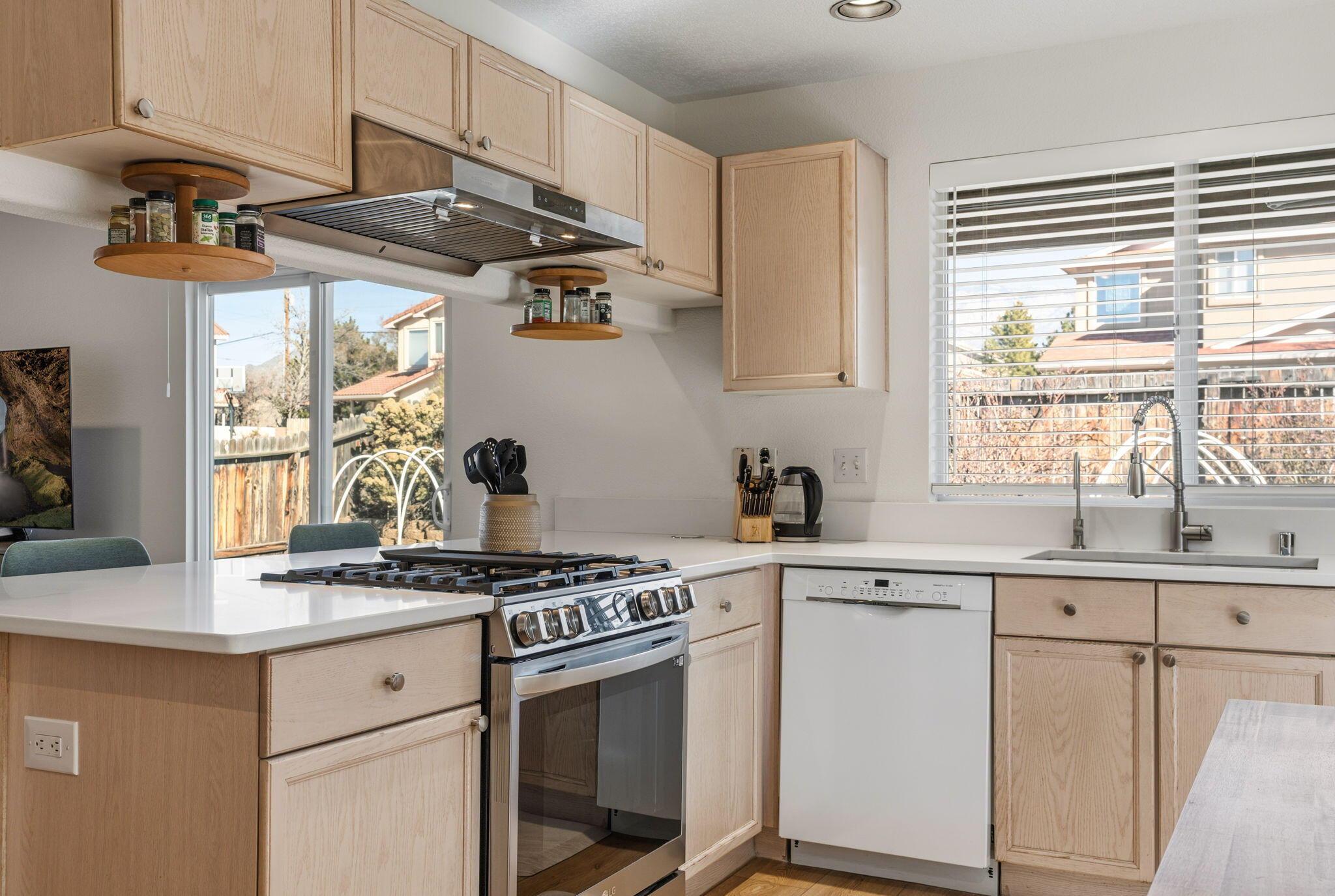 6920 Shale Avenue NE