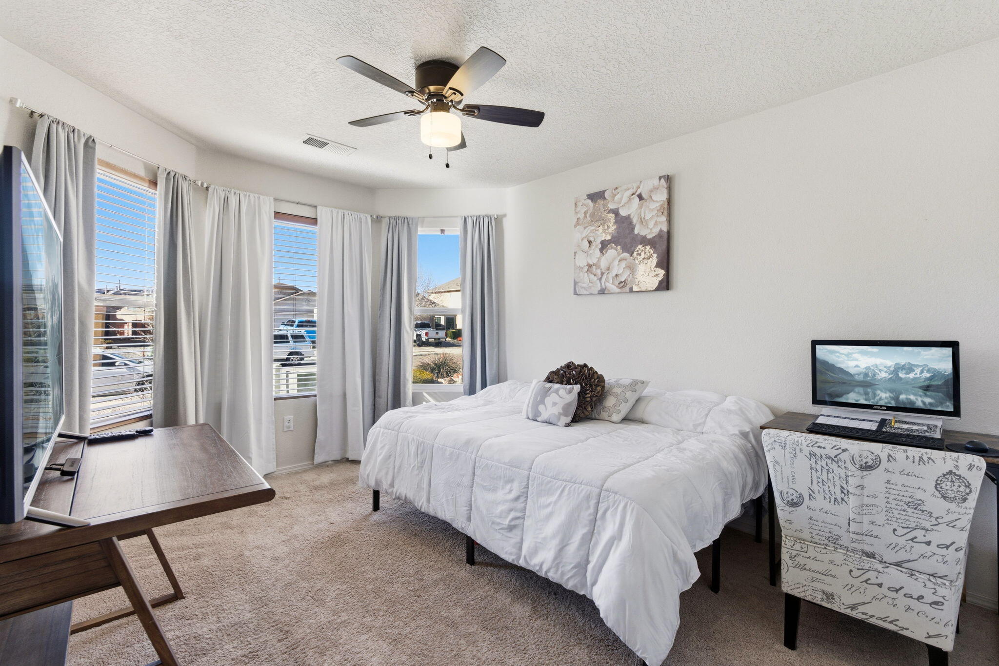 3738 Desert Pinon Drive NE