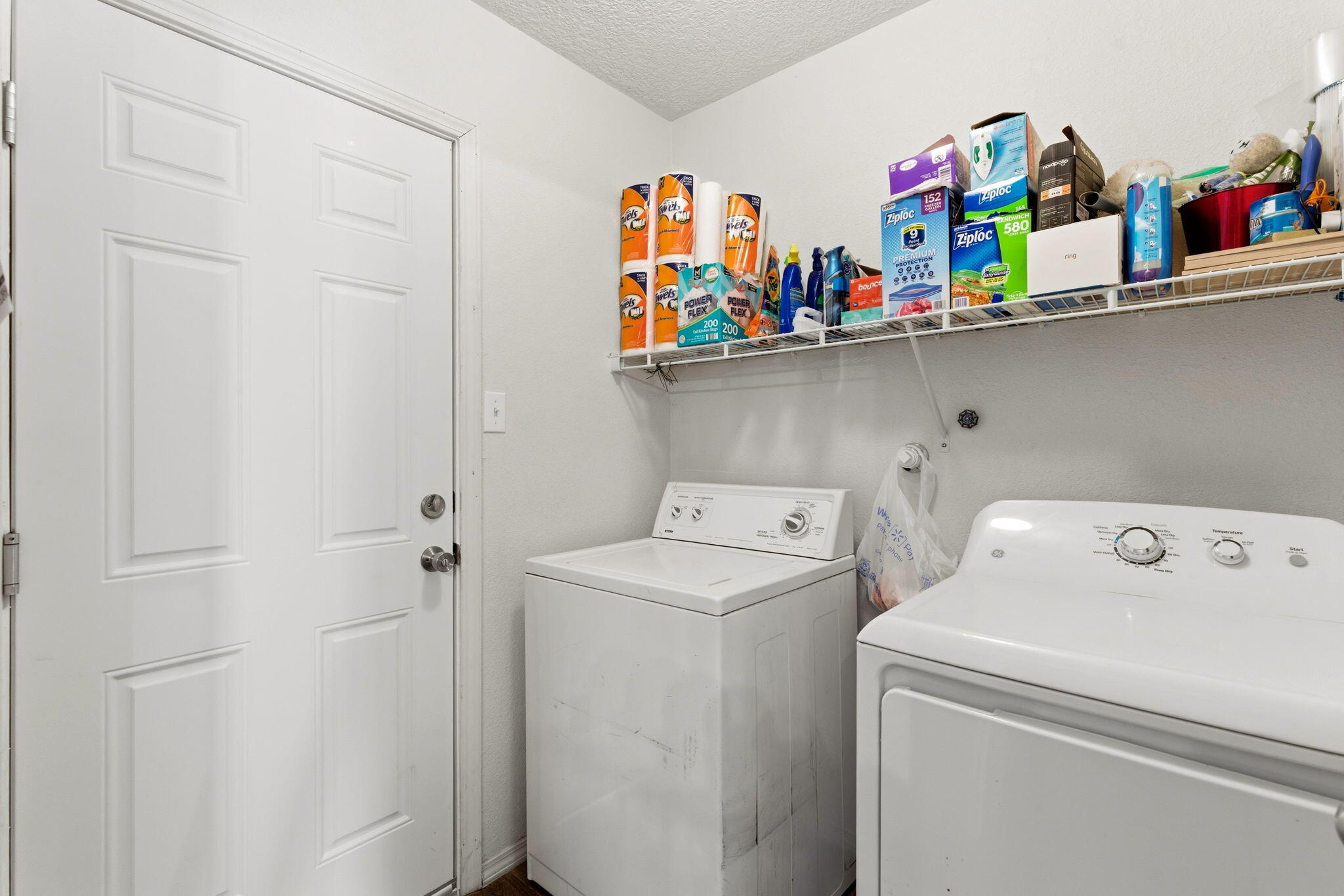 3738 Desert Pinon Drive NE